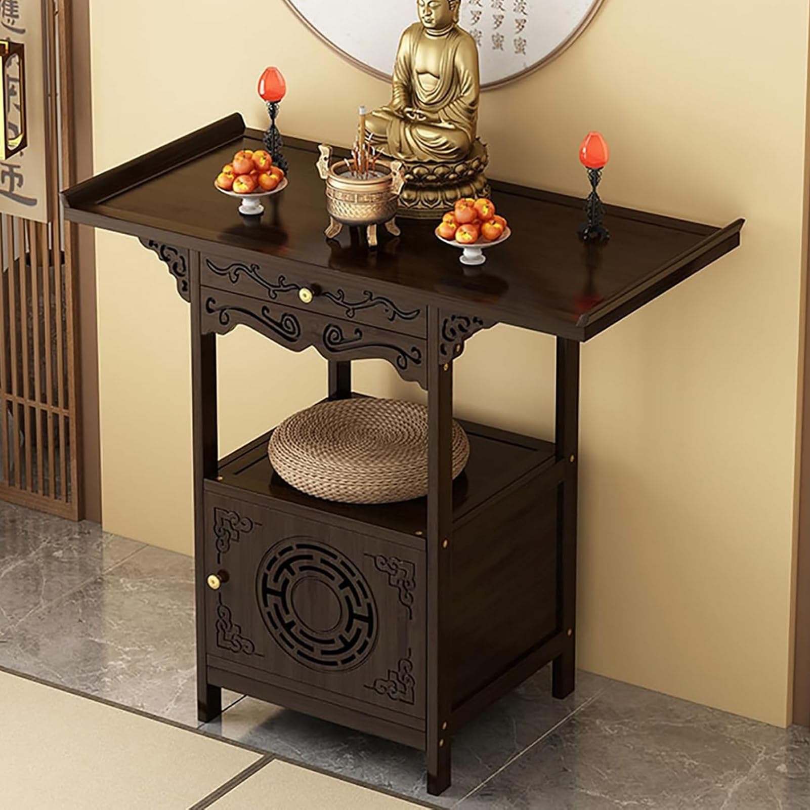 Table d'autel pour rituel de prière et coin zen dans le salon