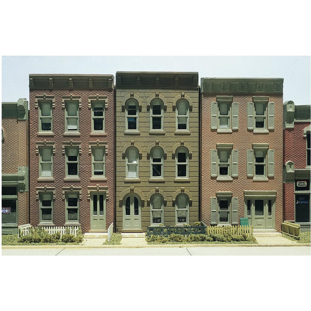 HO KIT DPM Townhouse Flats w/3 Fronts by Woodland Scenics by Woodland Scenics