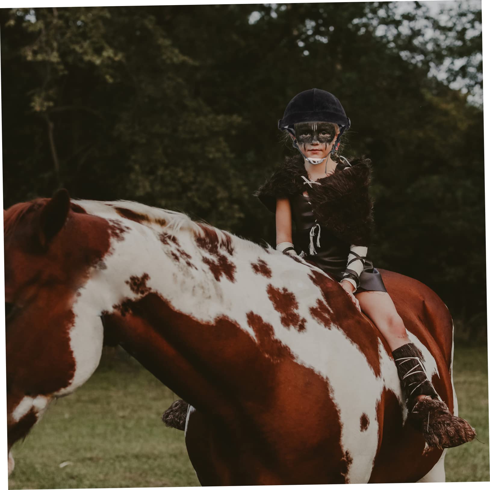 UPKOCH Casco da Equitazione per Ragazzi Nero in Polipropilene Protezione Sicurezza, Imbottitura Rimovibile, Fori di Ventilazione e Cinturino Regolabile per Sport Equestre e Scooter