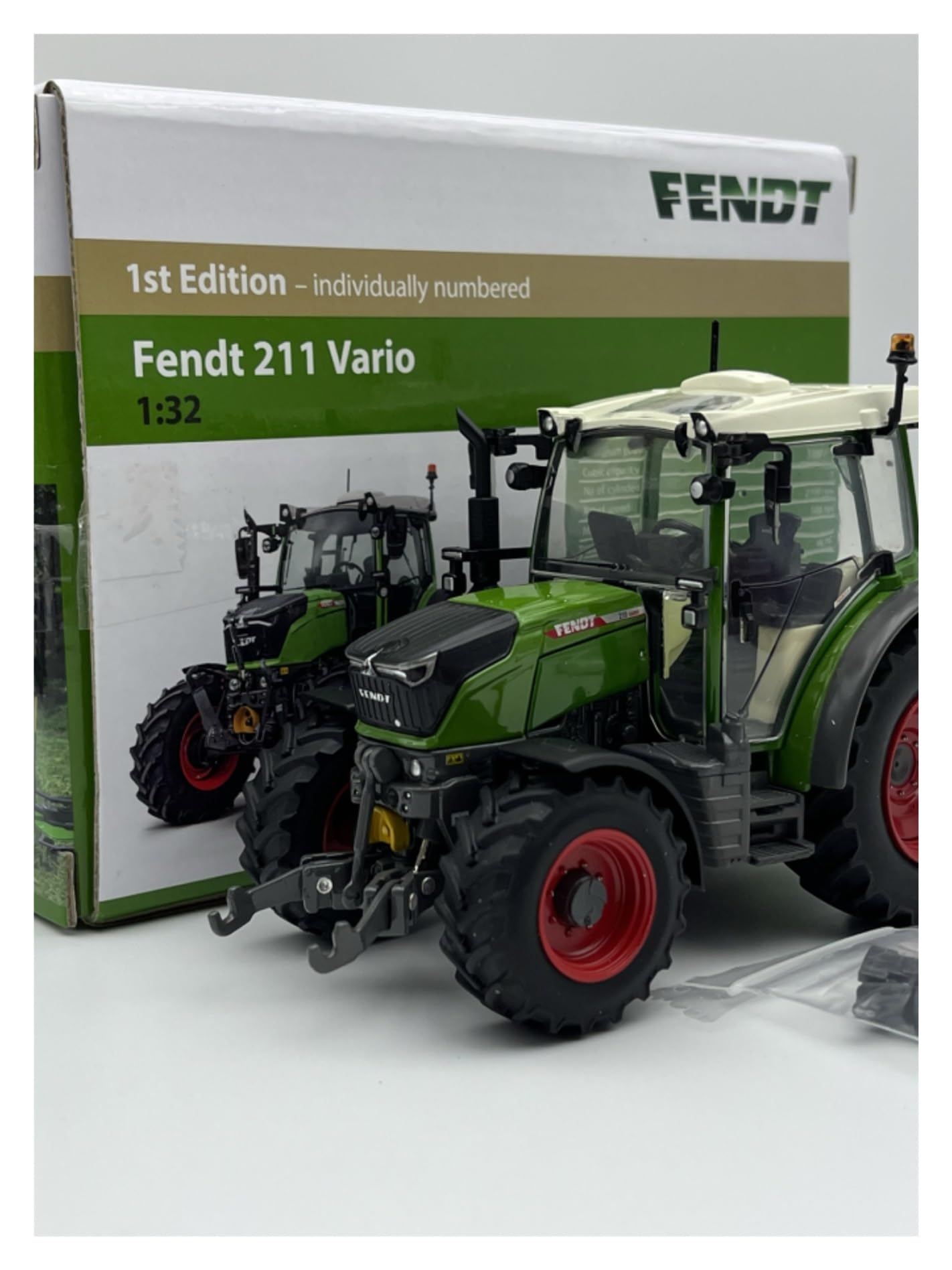 Replica scala in metallo 1 32 per FENDT 210 Vario in lega di lega fattoria camion trattore modello miniatura hobby collezionismo hobby veicoli giochi set