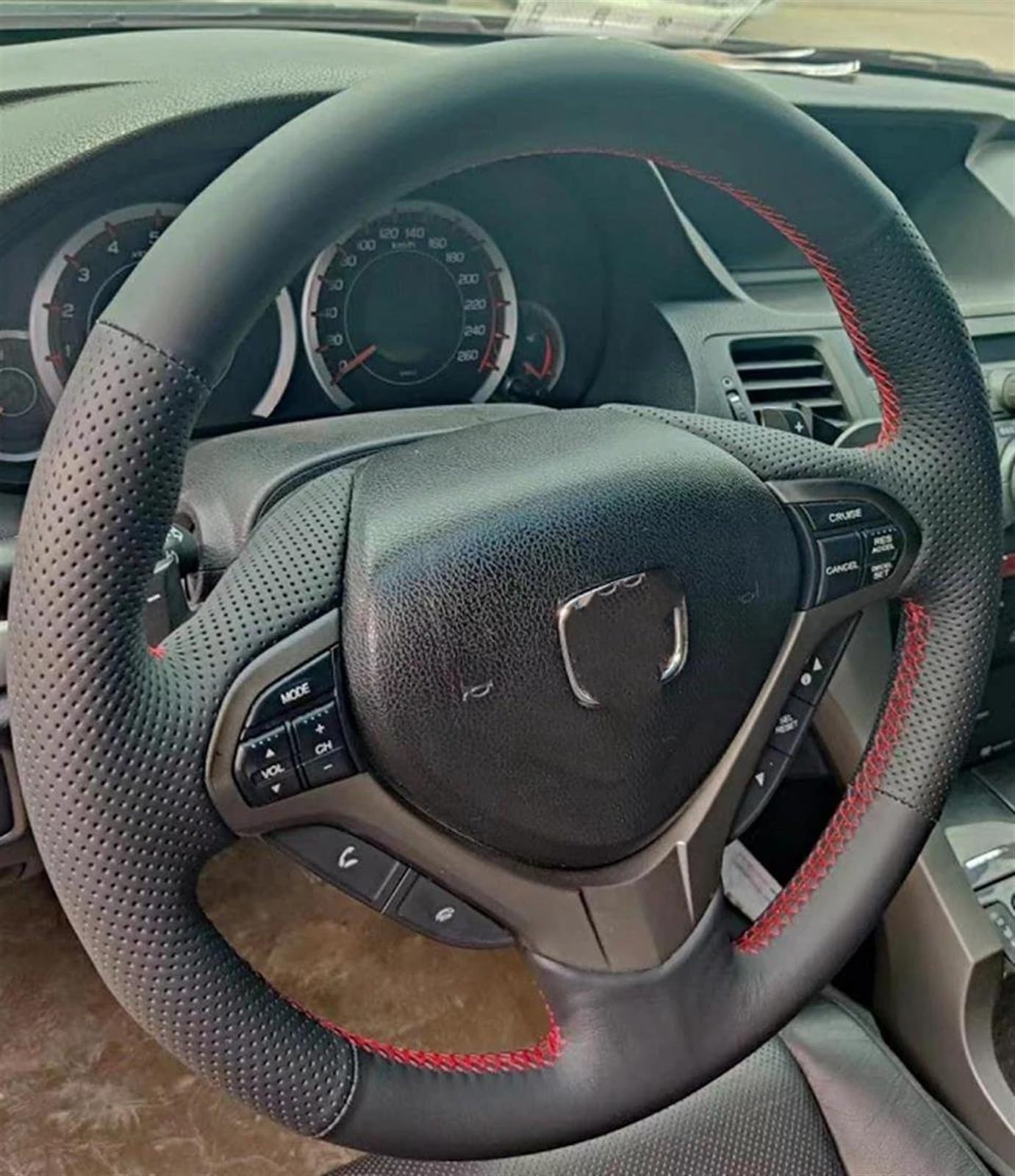Coprivolante Per Auto Treccia In Pelle Microfibra Perforata Con Aghi E Fili Per Spirior OId Per Accord(rosso)