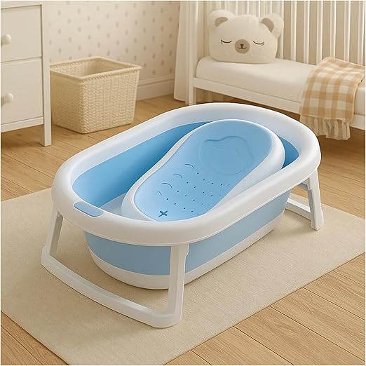 Banheira portátil branca e azul com encosto