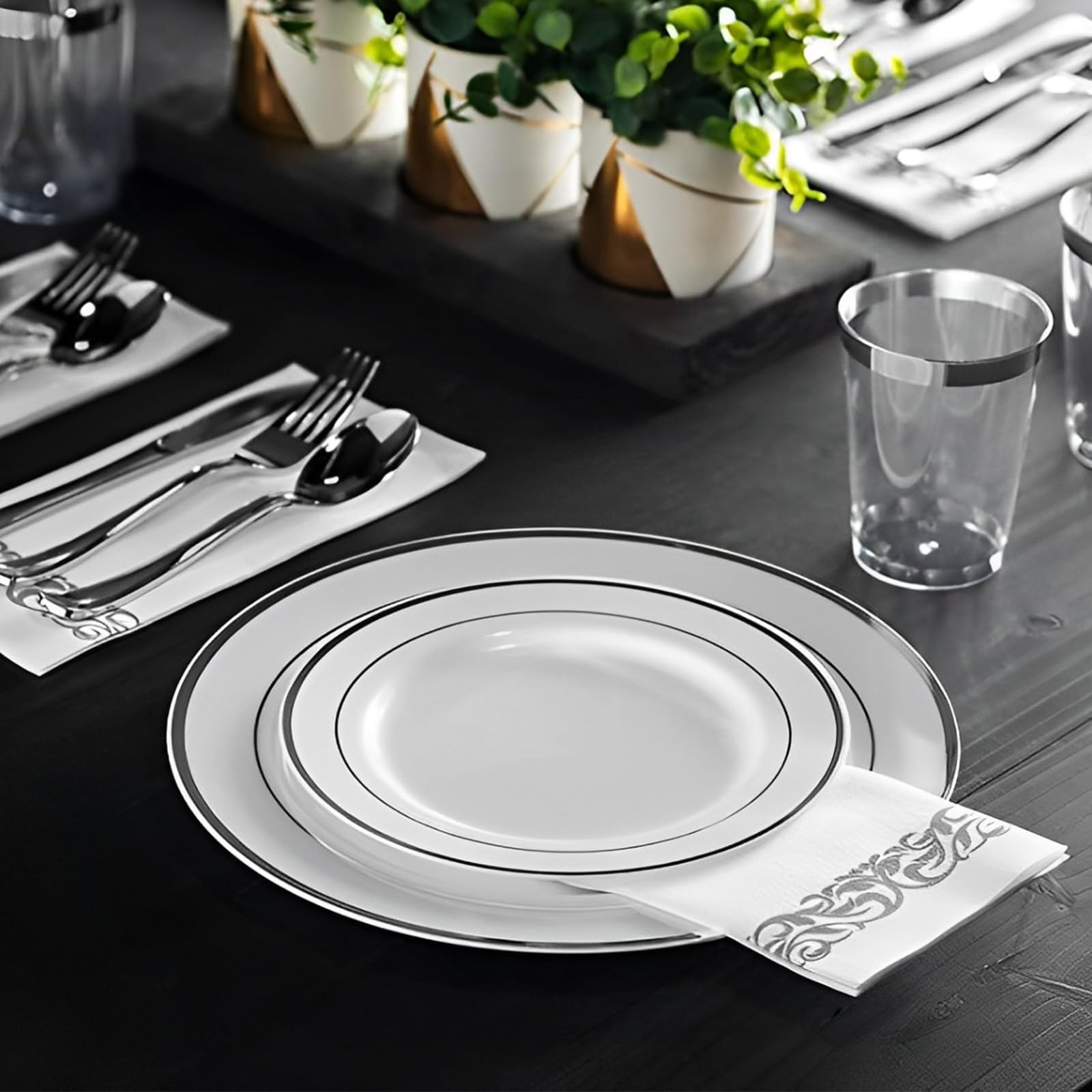 Lot de 40 assiettes en plastique blanches de 26 cm - Réutilisables - Assiettes en plastique réutilisables - Assiettes de fête - Assiettes de fête - Assiettes en plastique (blanc & argent)