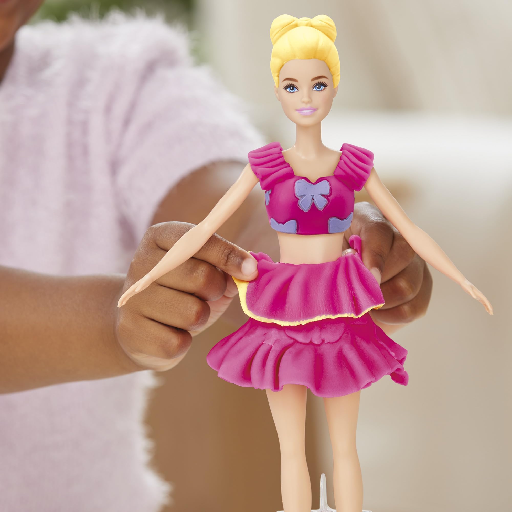 Zestaw lalek Play-Doh Barbie Falbanki i kokardki