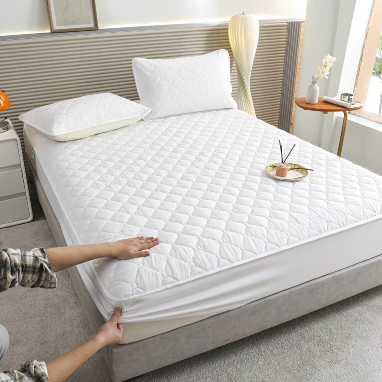 LDLCYCN ,white,180 * 200cm, Waterproof Mattress Protector Queen Size Mattress Cover with Elastic Band