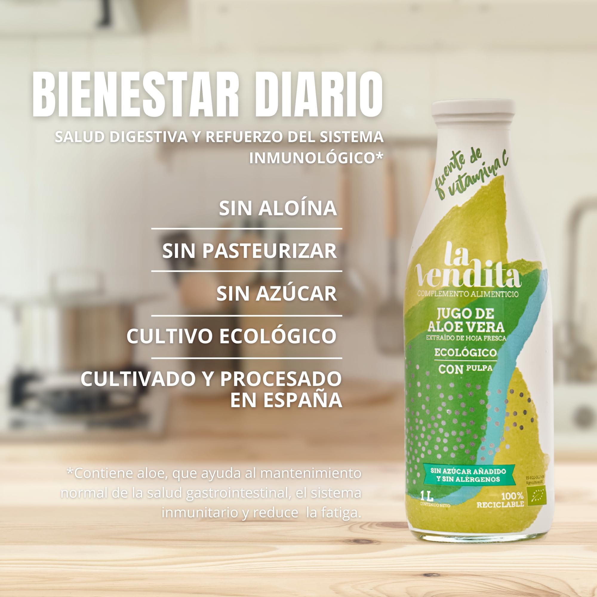 La Vendita Jugo De Aloe Vera Puro Para Beber Con Pulpa. Bebida Natural De Aloe Vera Puro Y Ecológico. Zumo Bebible 100% Organico Y Natural. Bebida Detox En Envase De Vidrio De 1 Litro
