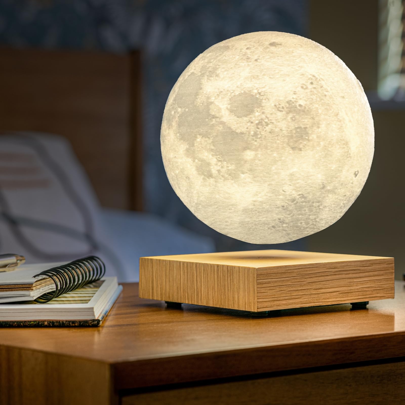 Gingko Smart Moon Lamp • schwebender Mond mit Holzsockel • smartes Stimmungslicht • elektromagnetisch & rotierend • Esche