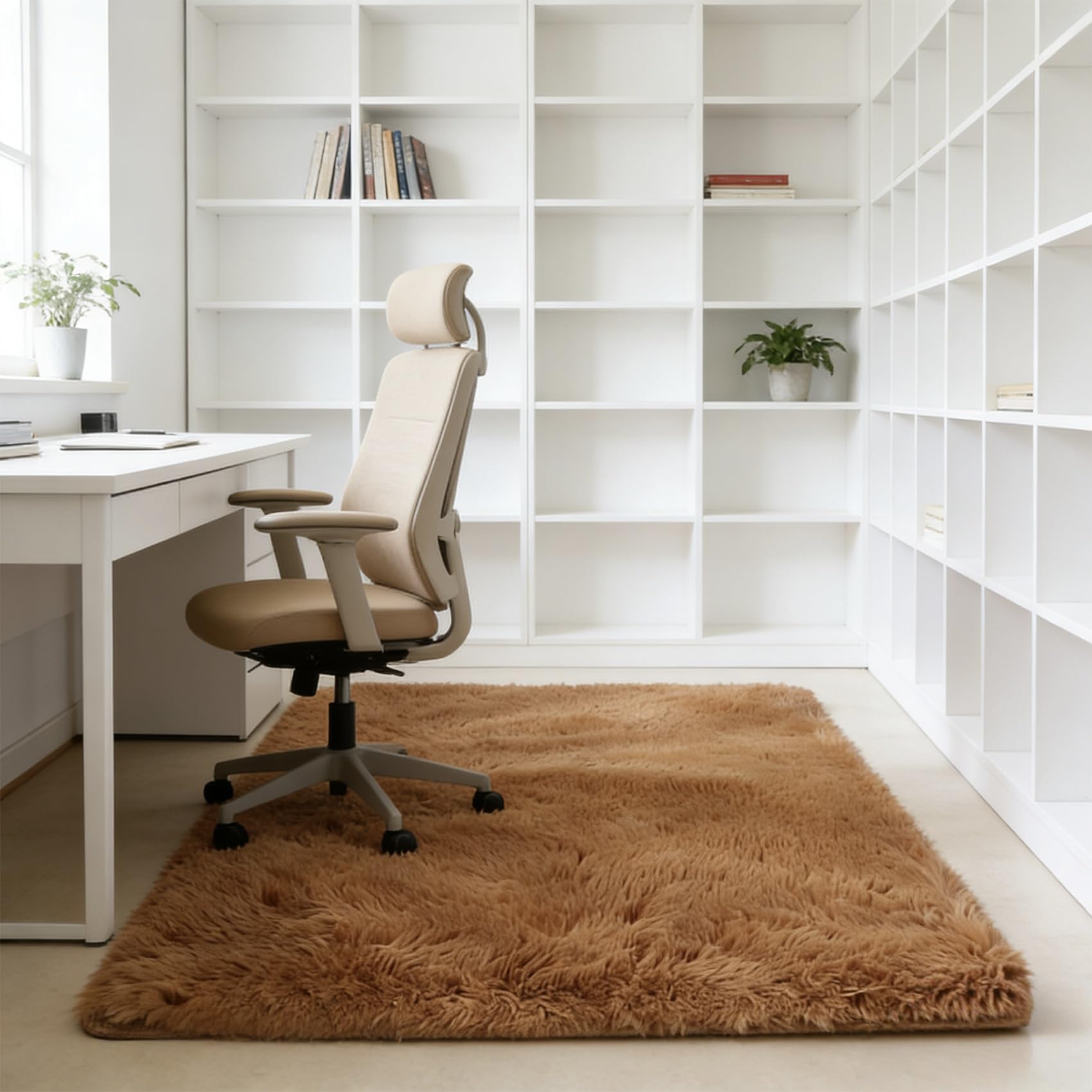 Tapis à poils longs marron grand format pour décoration chambre et salon moderne