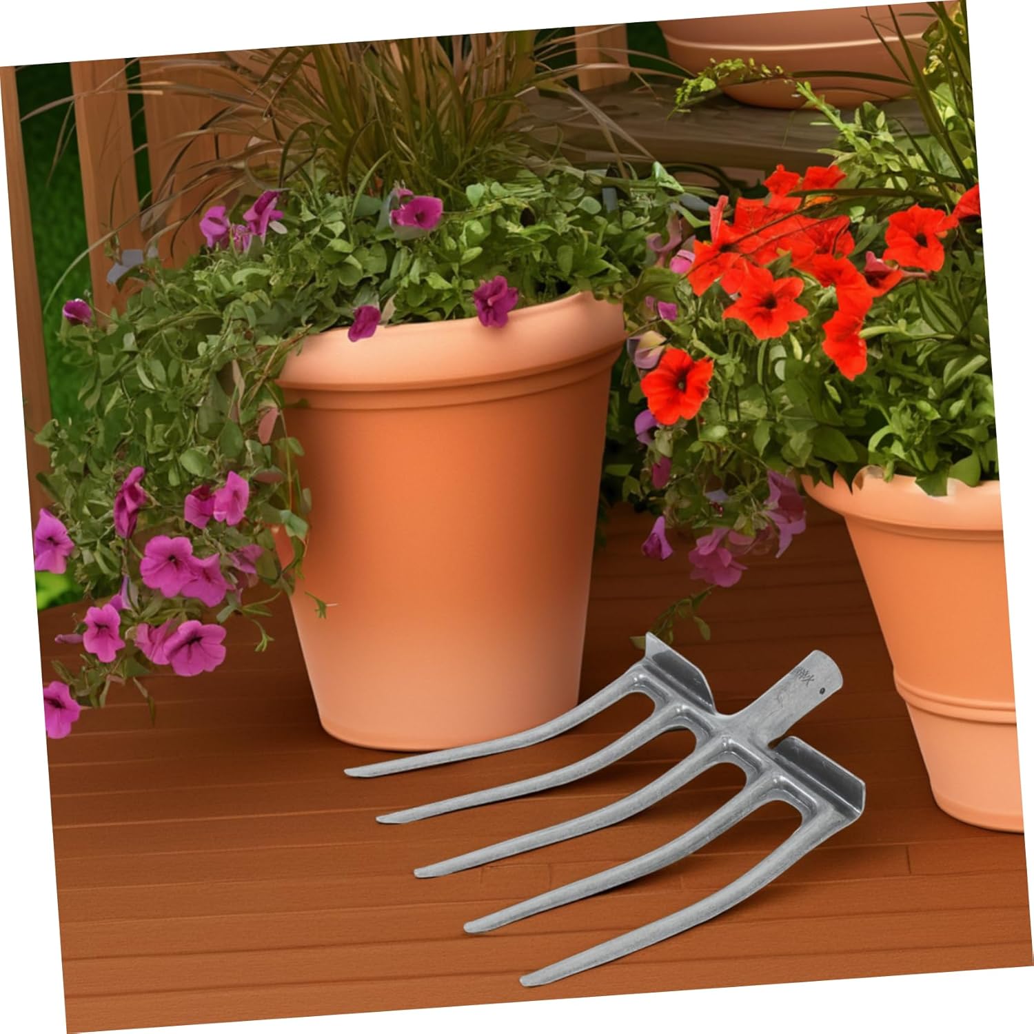 SUPVOX Agricultural Steel Fork Head Four-Tooth Plowing Fork for Horse Stall and Gardening Tasks