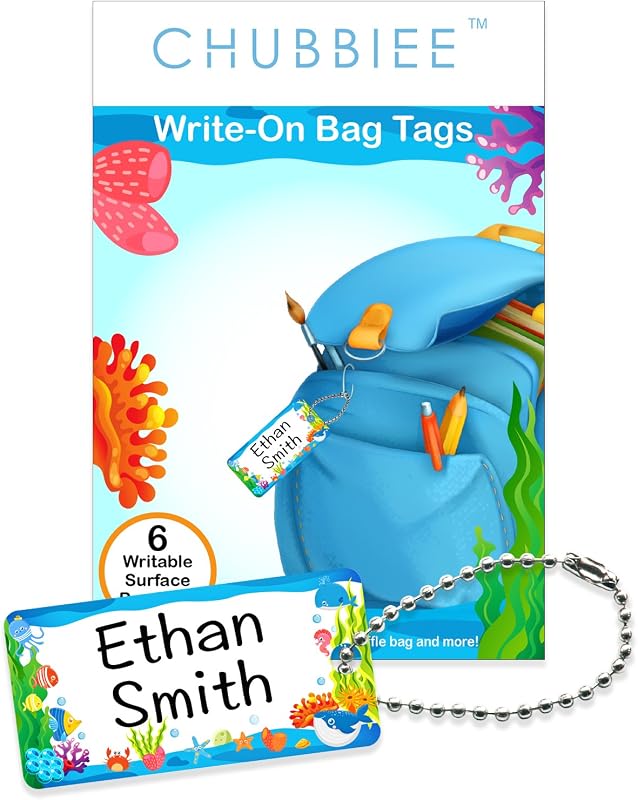 Etiquetas para bolsas de identificación para niños, etiquetas de nombres para niños escritas para mochila, lonchera y bolsa de pañales, ideal para preescolar y guardería, paquete de 6 (océano azul) | Superficie de plástico duro para escribir, resistente al agua, ilustraciones de dibujos animados y accesorio de cadena de cuentas para guardería y viajes.