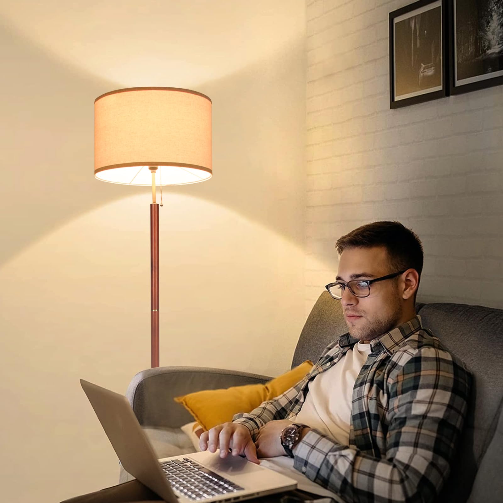 Nowoczesna lampa podłogowa w połowie wieku, beżowa lniana abażur drewniana lampa podłogowa do salonu do biura, sypialni i gabinetu (żarówka nie jest dołączona)