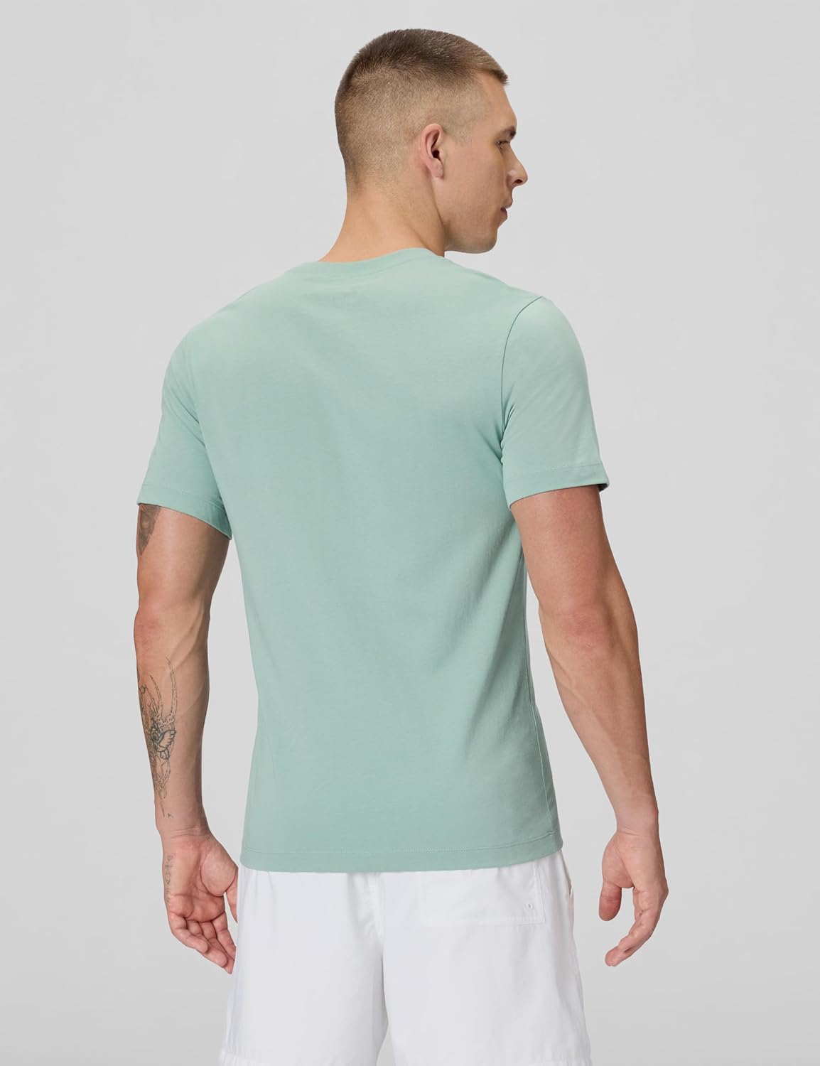 Nike Mens Sportswear Club T-Shirt (Just Do It Circle)