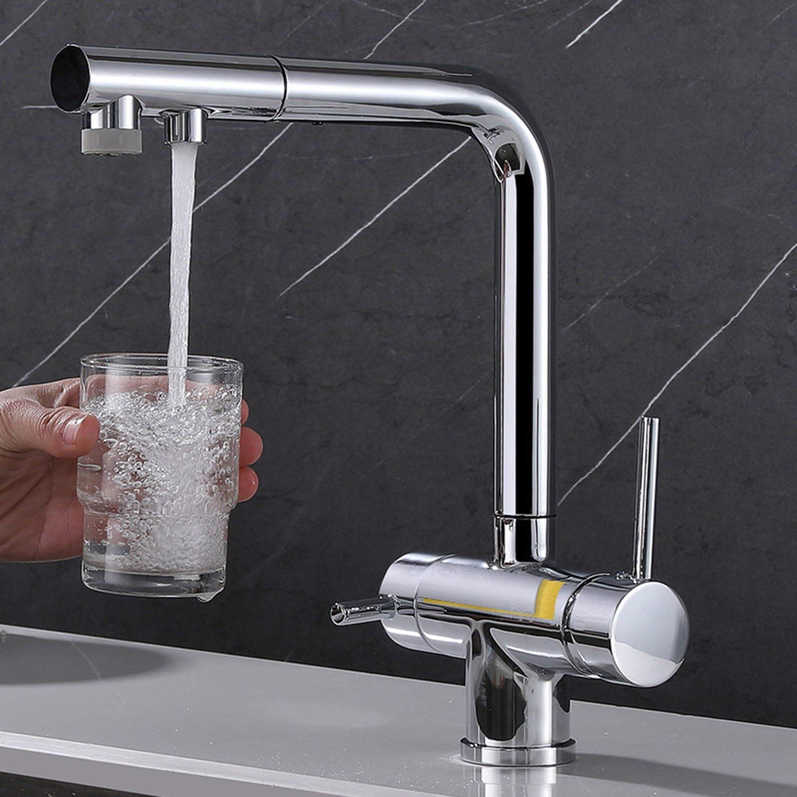 Küchenarmatur mit schwenkbarem Auslauf für Trinkwasser und Filtration