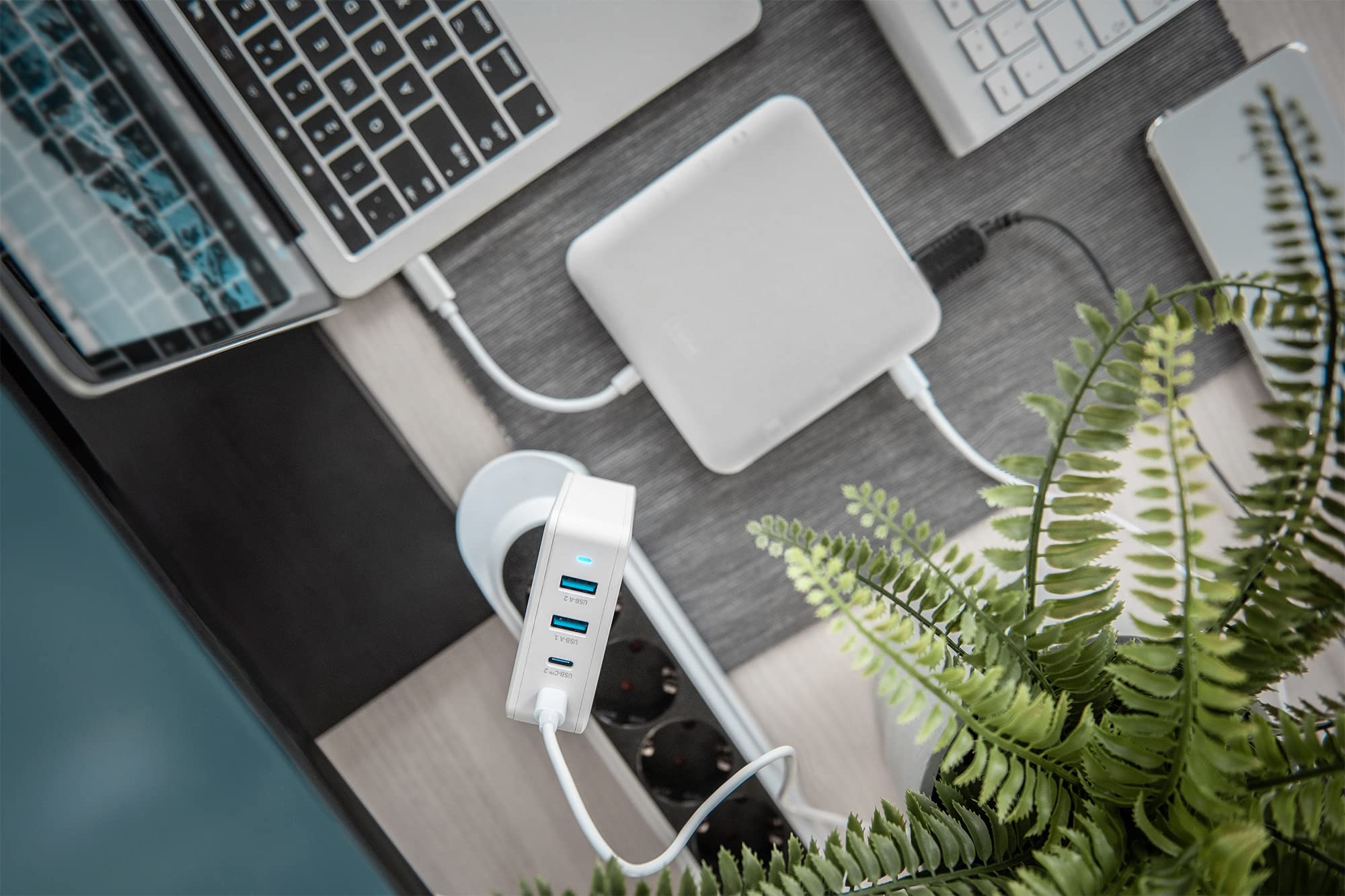 DIGITUS Universal GaN Ladegerät 100 W – 2-Port USB-C – 2-Port USB-A – Schnellladegerät Power Delivery (PD 3.0) – Für iPhone, iPad, Samsung Galaxy, Pixel, Xiaomi, Motorola, Huawei – Weiß