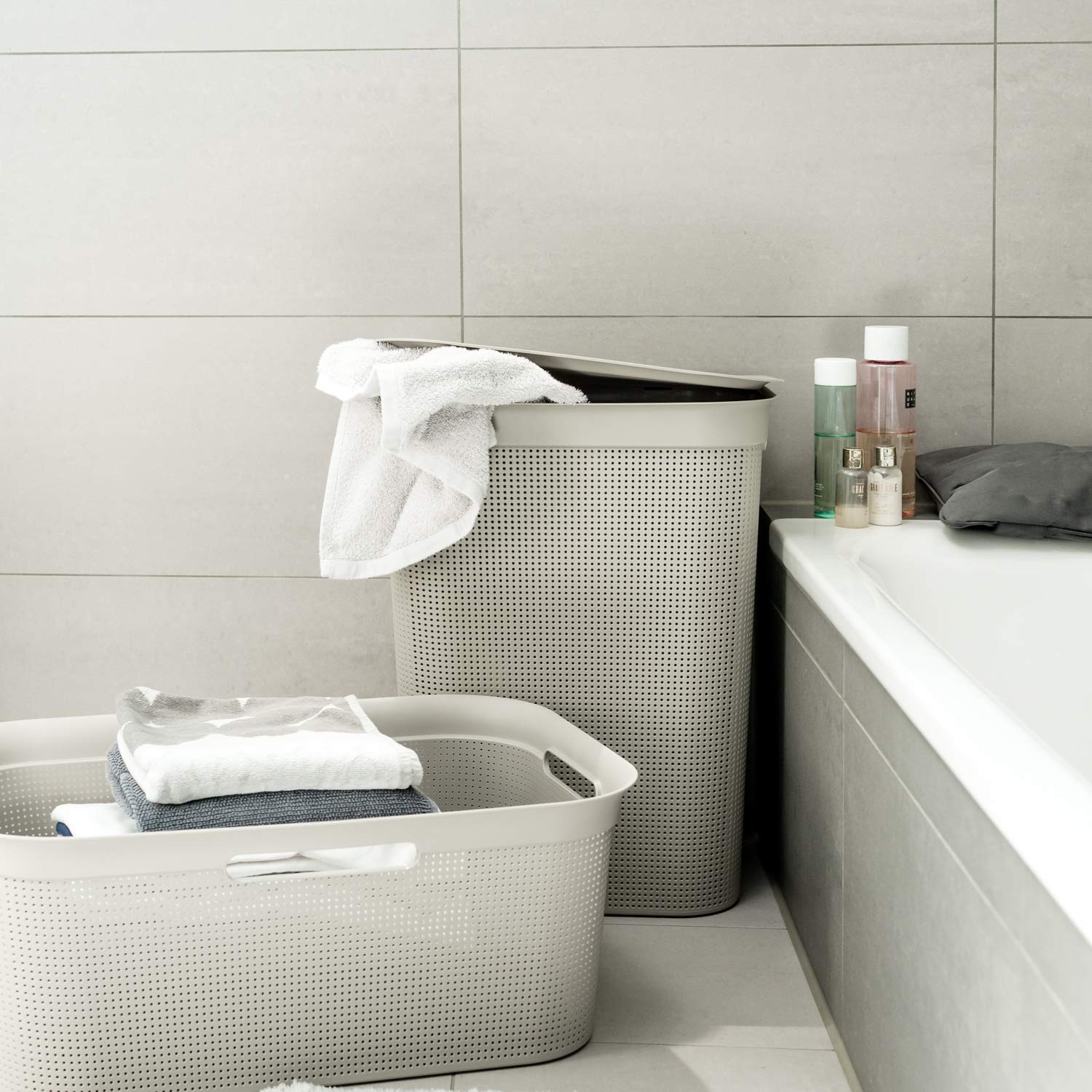 Rotho Brisen Set di 4 Cesti per la Biancheria da 40L, Beige | Contenitori flessibili in plastica senza BPA, impilabili, con fori di ventilazione e 4 maniglie, 60 x 40 x 23.2 cm