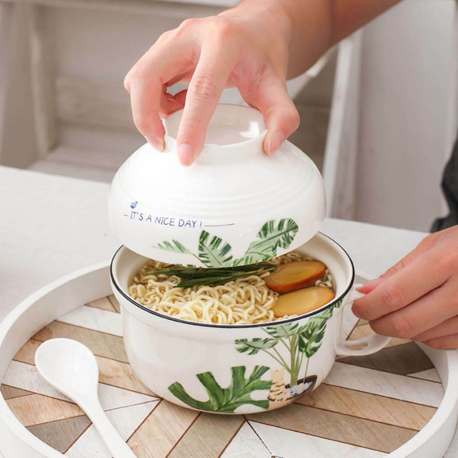 Instant-Nudel-Suppenschüssel, Reisbehälterschüssel. 900 ml Keramik-Instant-Nudelschüssel mit Deckel, Porzellan-Ramenschüssel mit Griff und Essstäbchen, Mikrowellenschüssel, für Schlafsaal & Heim-b