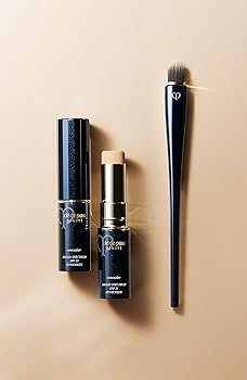 Amazon.com: Clé de Peau Beauté, Concealer Brush : Luxury Stores
