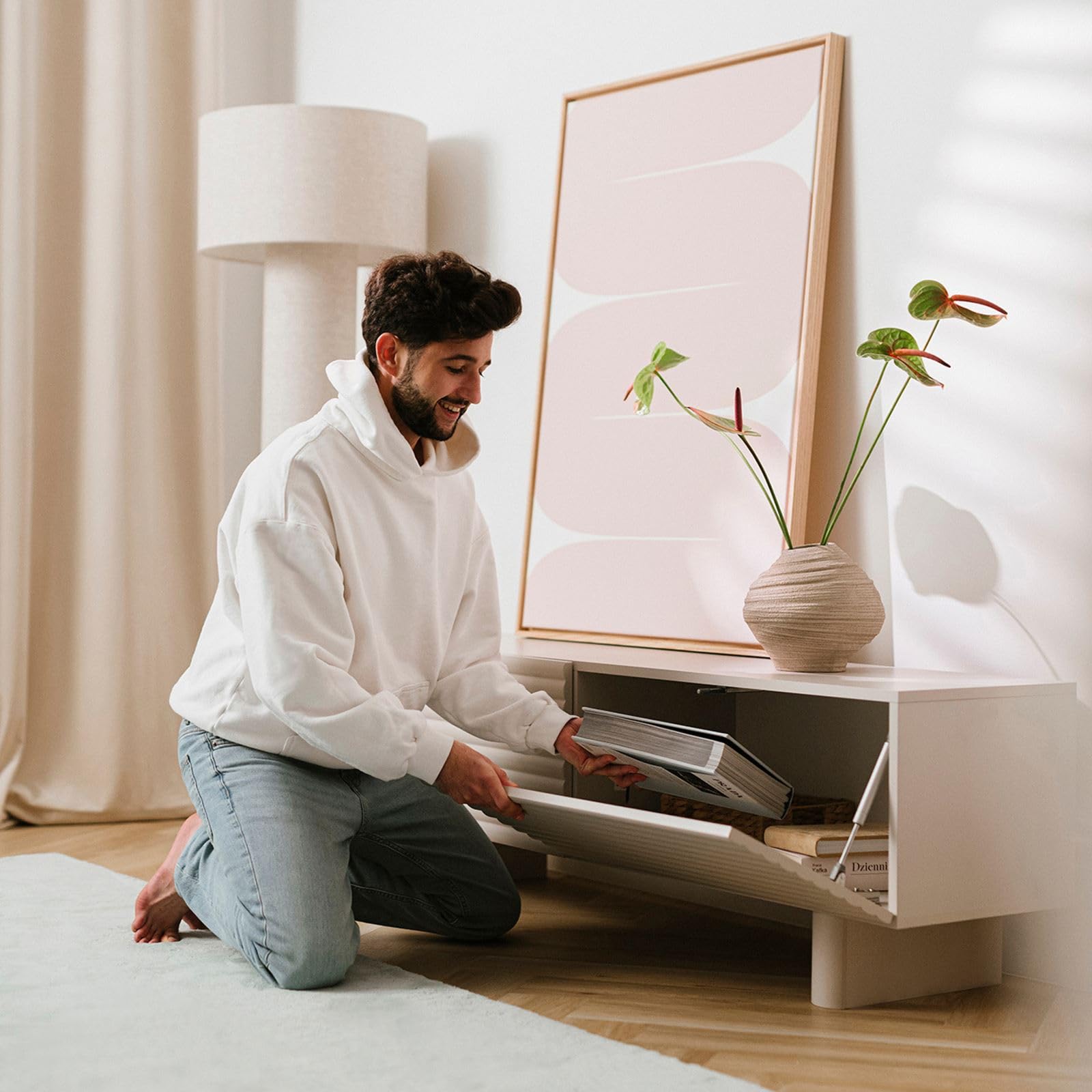 IDIMEX Meuble TV Turku L 150 cm avec 2 Portes Style Cannelé Couleur Blanc Cachemire, Design Moderne et Façade Rainurée, pour Téléviseurs de 32" à 65"