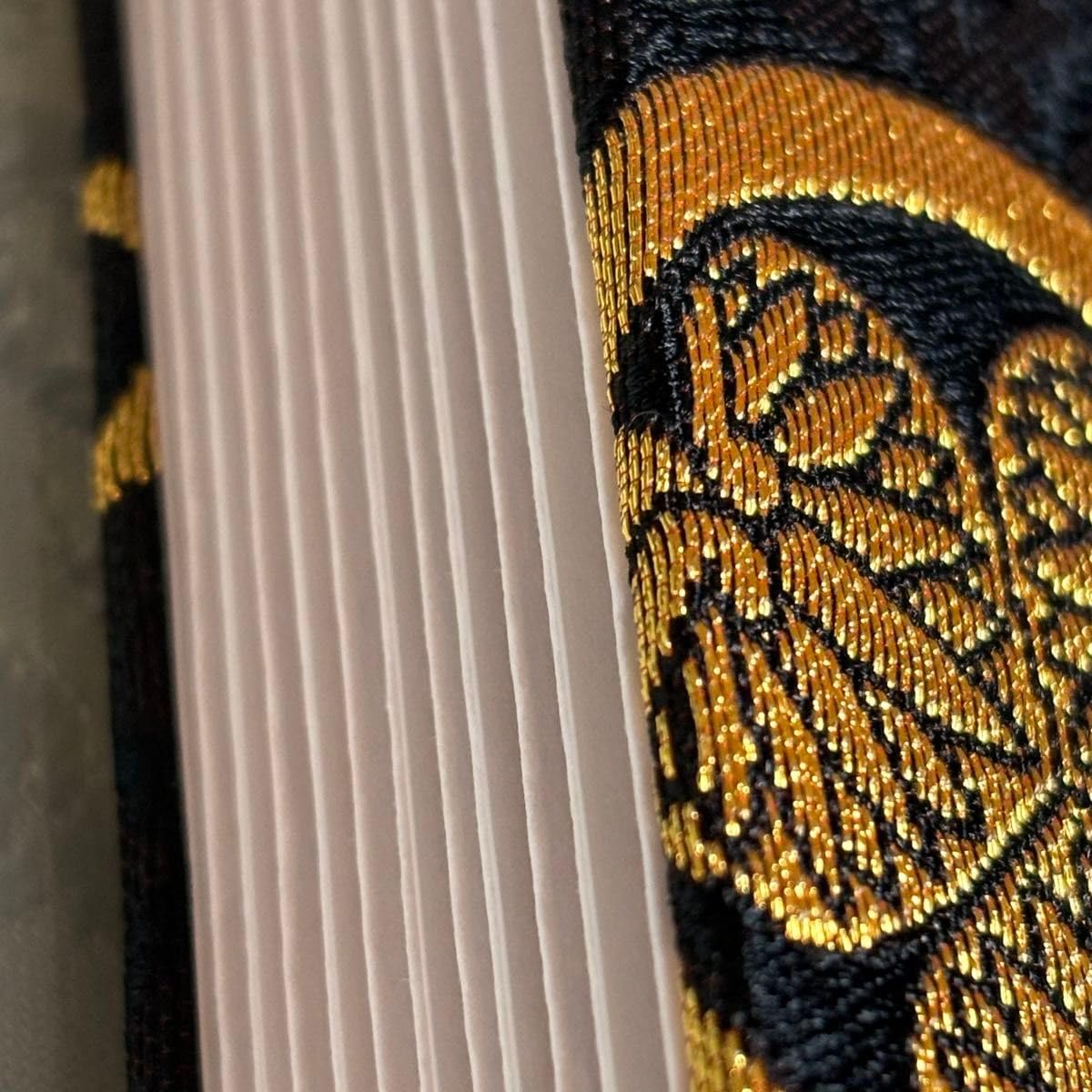 Amazon.co.jp: 御朱印帳 三つ葉葵 徳川 ブラック×ゴールド : おもちゃ 