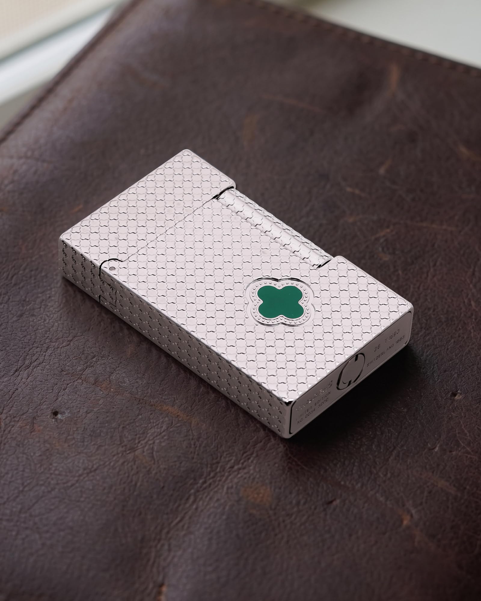 THORENS koniczyna monogram srebrny - zapalniczka szmaragdowa koniczyna