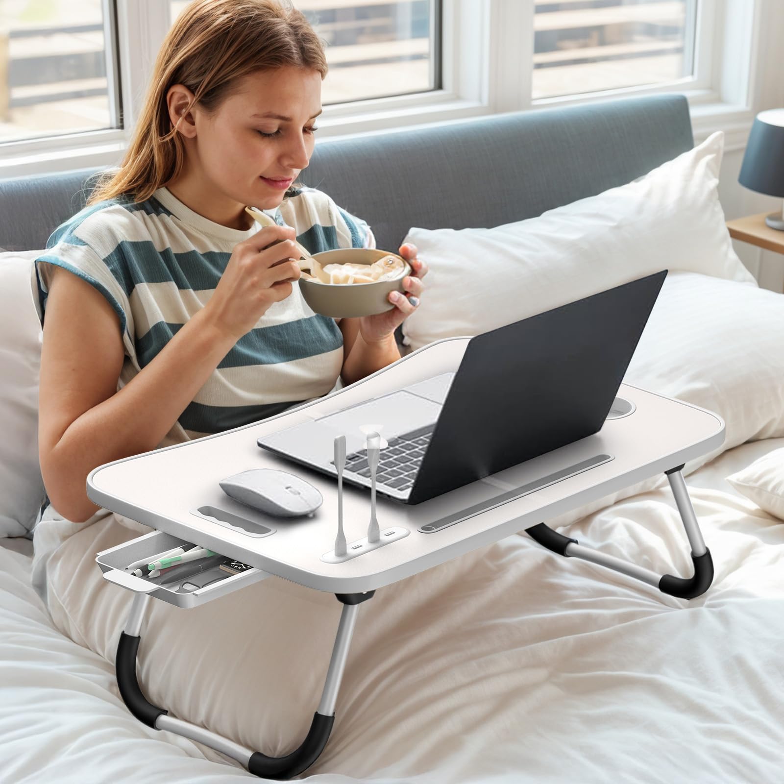 Huracan Tavolino da Letto, Tavolo Laptop Vassoio da Letto Pieghevole con 3 Interfaccia USB, Cassetto, Slot per Tazza, scrivania da letto, tavolo da letto pc per Divano, Pavimento, Mangiare (Bianco)