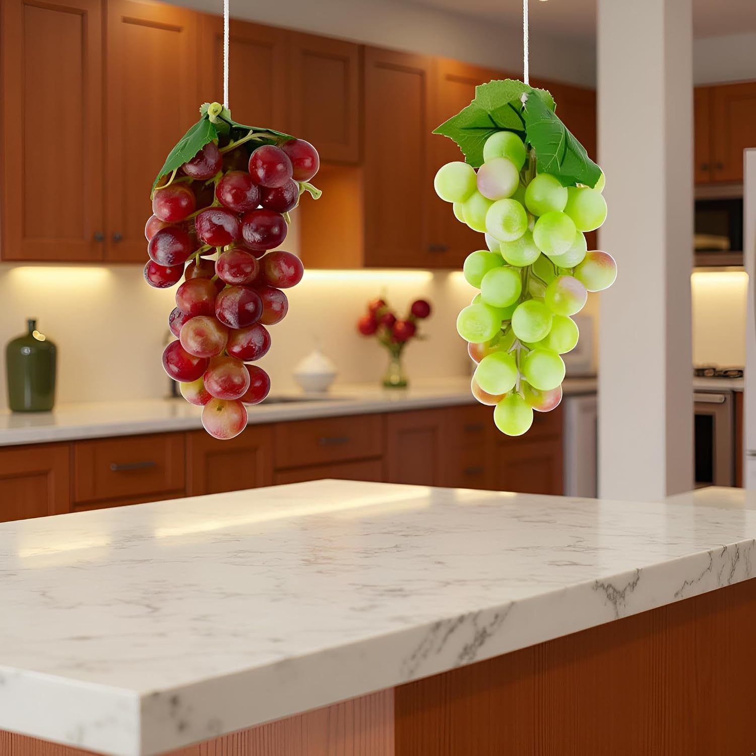 2 Bunches Decorative Artificial Grapes Plastic Hanging Grapes Green and Red Fake Grapes Faux Fruit Centerpieces Props Simulated Fruit Ornaments for Home Kitchen