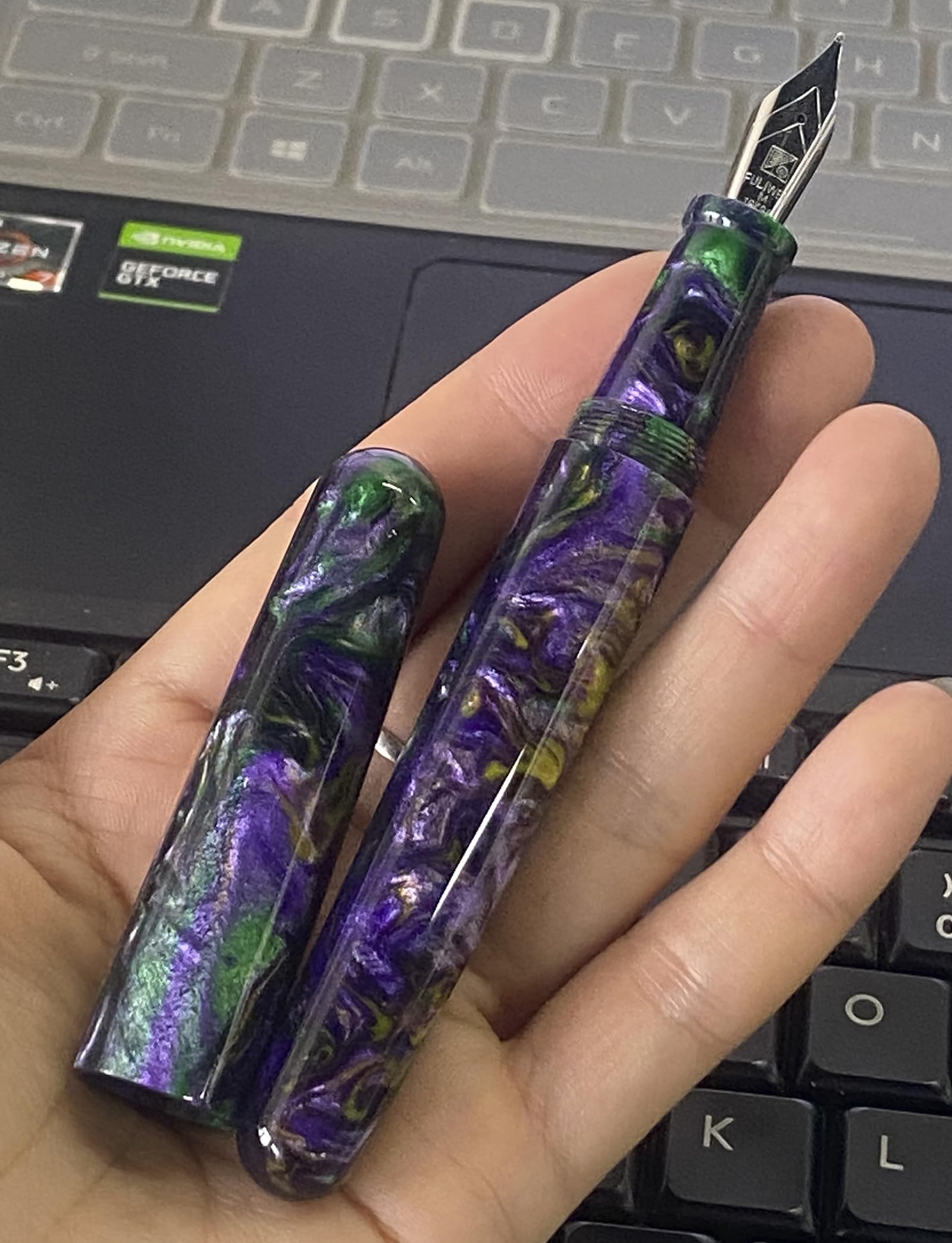 Amazon | Asvine Fuliwen 017 パープルグリーン樹脂万年筆 ミディアム