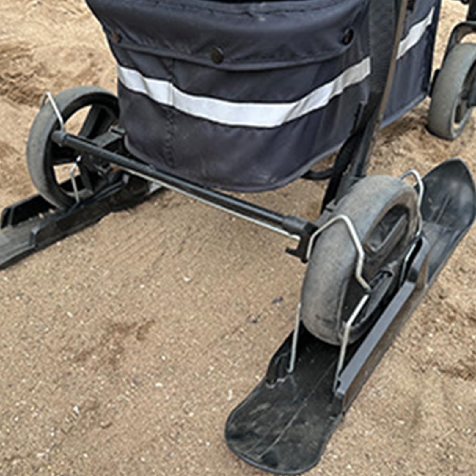 Skis de neige pour poussette, luge légère 2 en 1 avec pinces à ressort et corde élastique, ABS noir et fer, 53 x 9,5 x 7,7 cm, pour draisienne, chariot de golf, fauteuil roulant