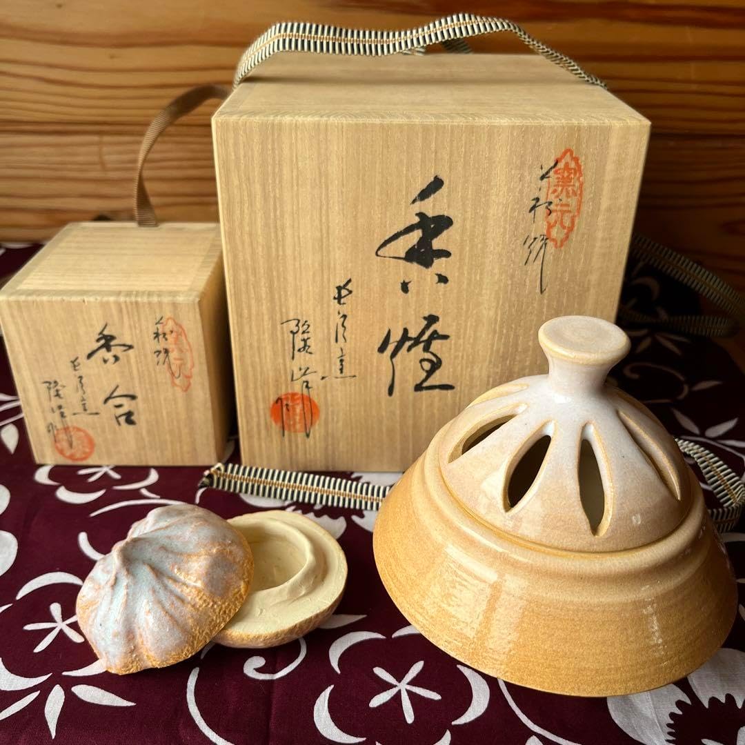 小玉治朗 「炭に鈴虫」黒柿 木彫香合 茶道具 共箱付き 【公式通販】