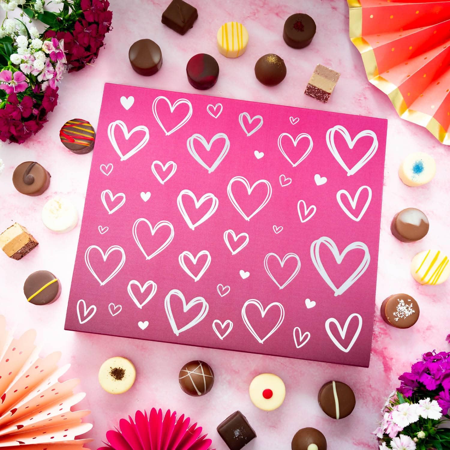 Hallingers Genuss Manufaktur Pralinen Valentinstagsgeschenk - ohne Alkohol, handmade aus Confiserie-Edelkakao in wertiger XXL-Geschenkbox "Love Pink", Valentintstag für Frauen Freundin