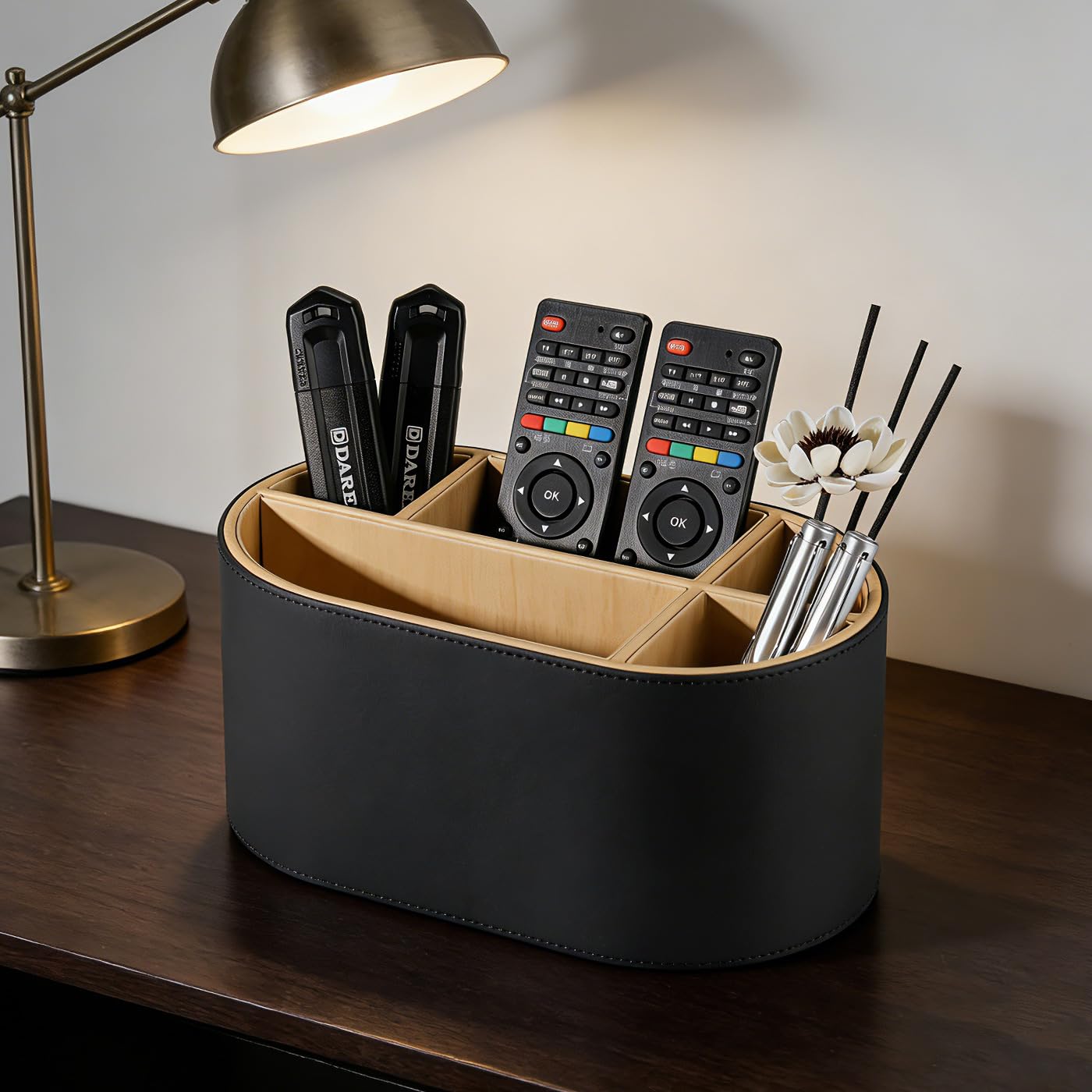 KINGFOM Schreibtisch Organizer aus Leder, Stiftehalter mit 5 Fächern, Ovaler Büro Organizer für Stifte, Fernbedienung & Zubehör, Schwarz, für Büro & Home Office (Schwarz)