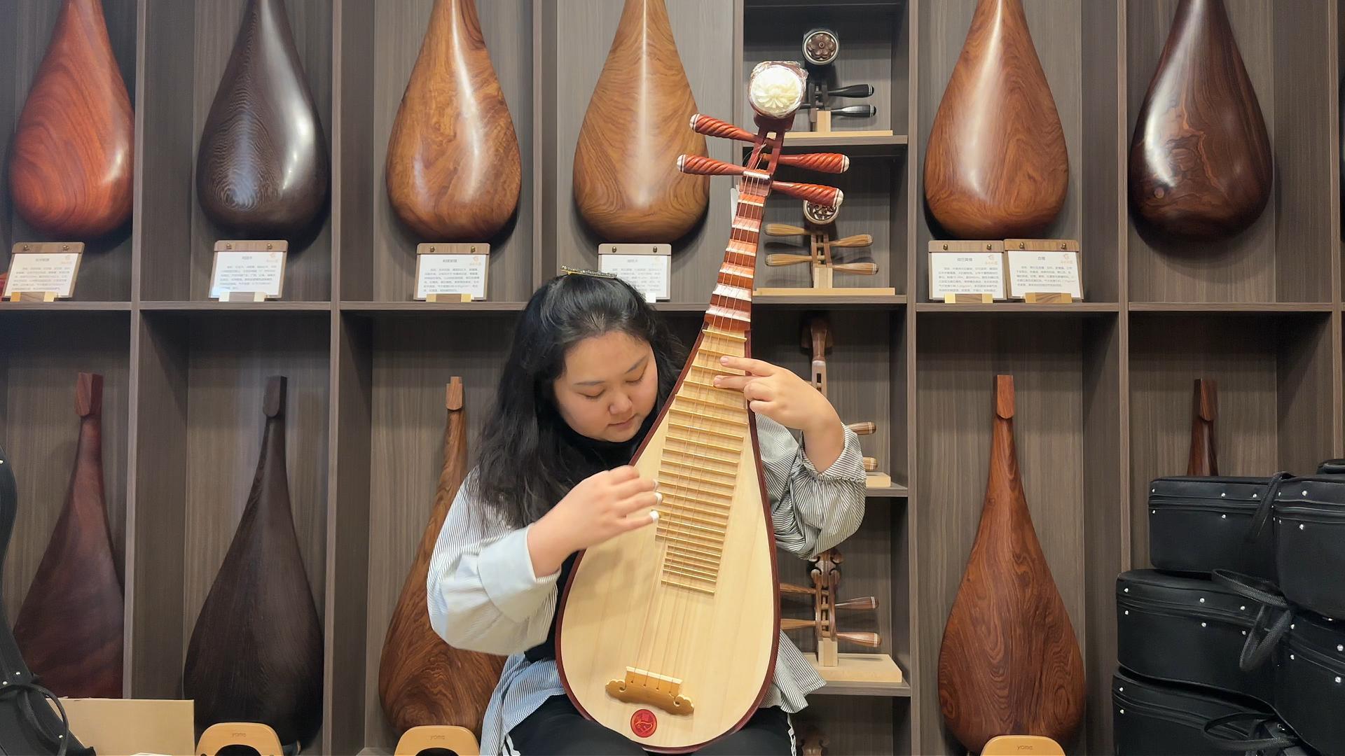 Amazon | MUYIYANG 紅木 琵琶 中国民族楽器 紅花梨木 パドゥーク