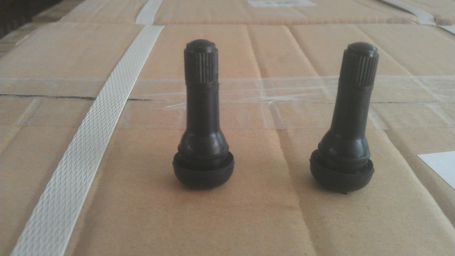 V-PRO LOT 100 TR413 Snap-in Tire Valve Stems Short Black Rubber Most Popular Valve