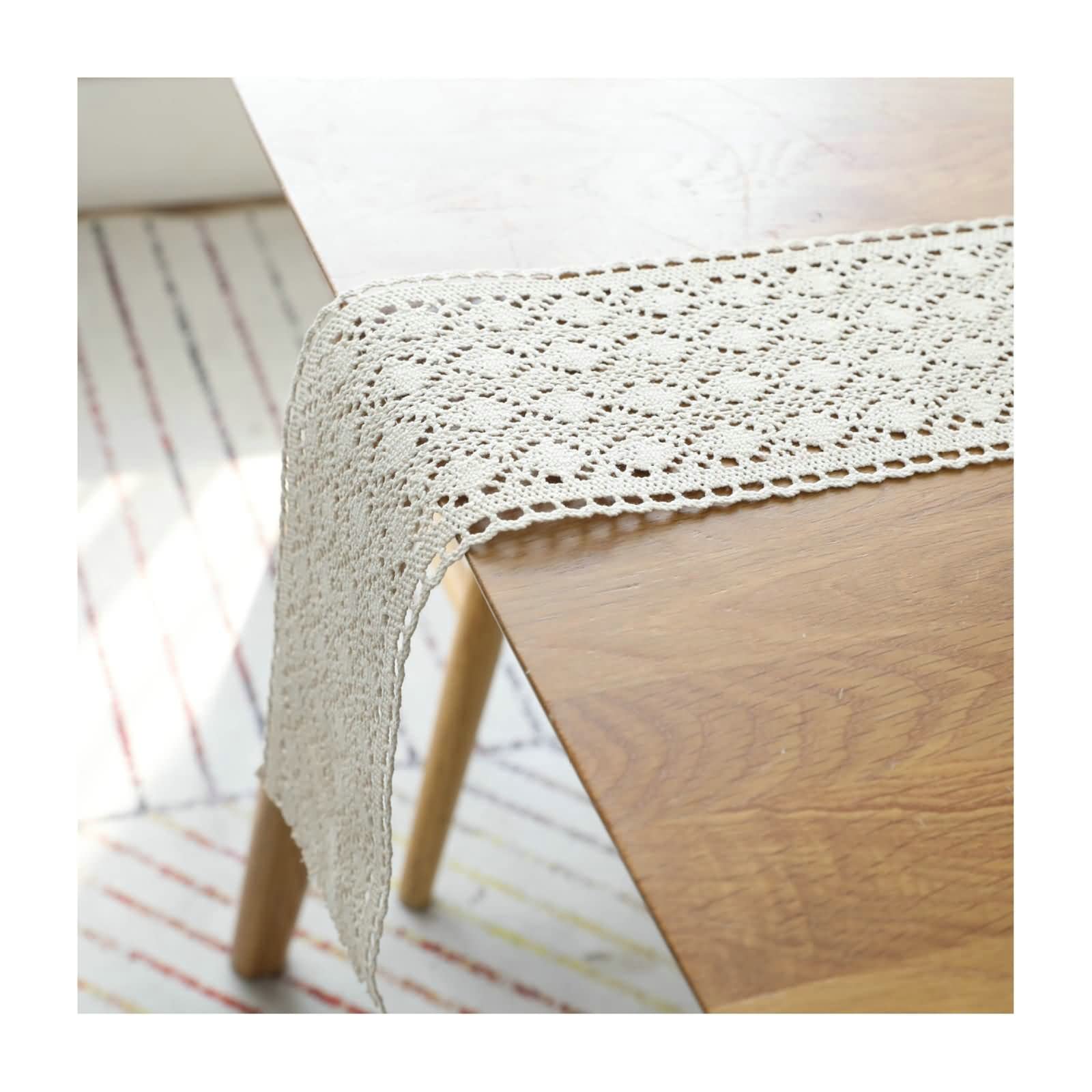 Chemin de table moderne fleuri beige pour repas de fête et dîner - 8