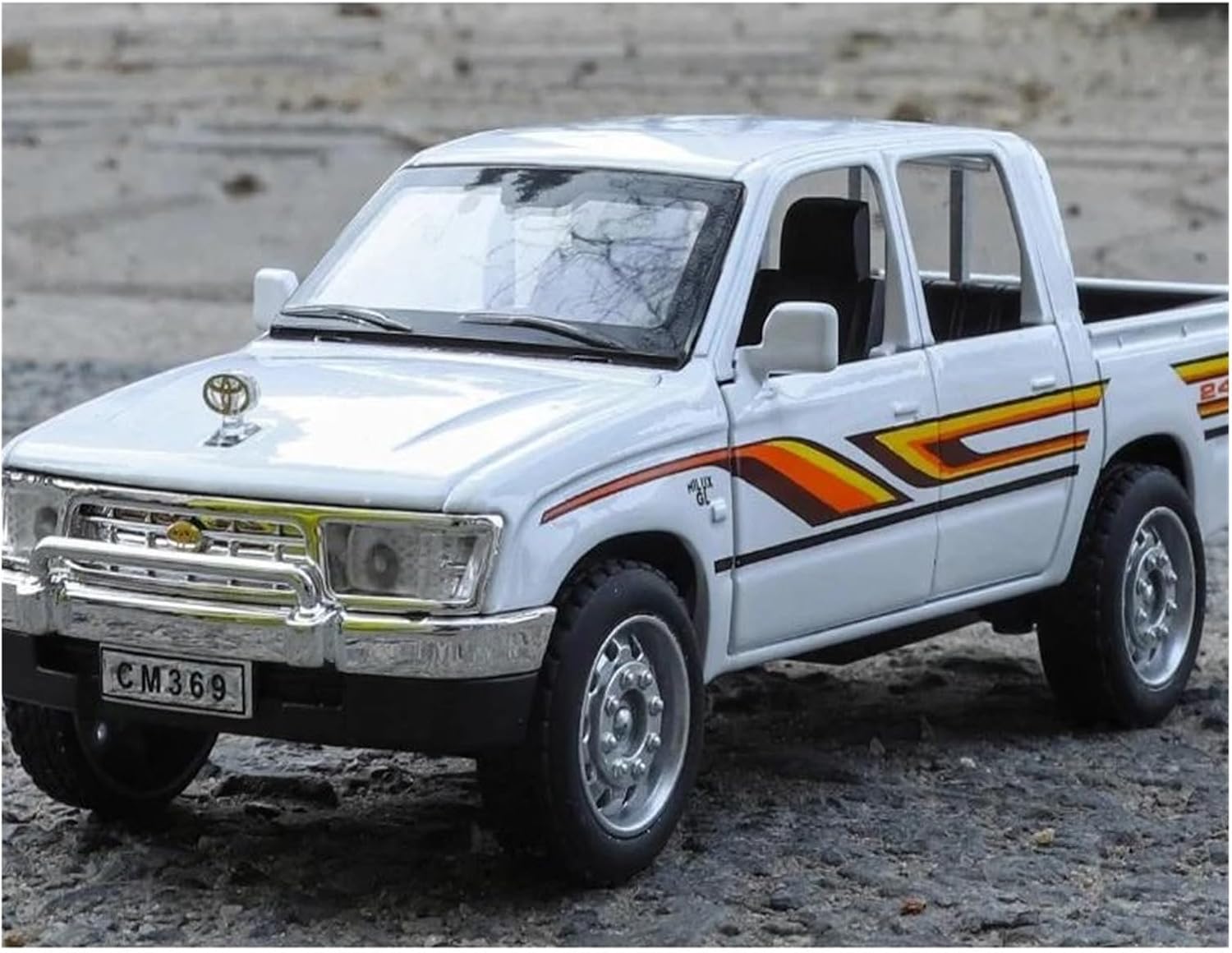 Diecast Model 1 32 for Hilux Picku Classic Model Car Collectible Display Piece Home Office Or Shelf Decor