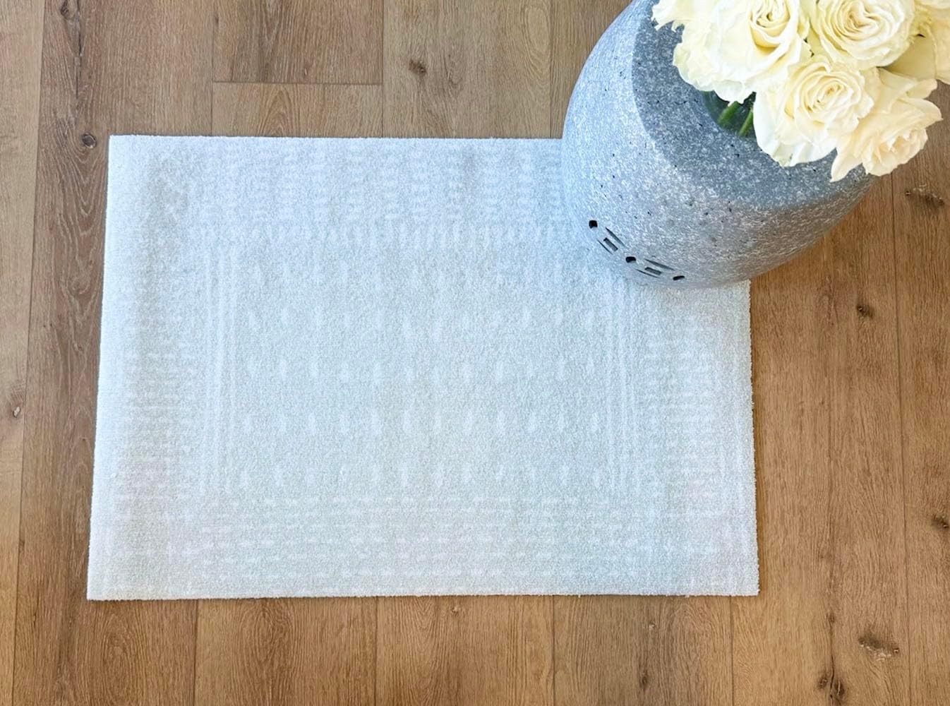 Wash + Dry Stitches 2x3 One-Piece Washable Rug with Rubber Backing, Small Mat for Entryway, Kitchen, Bathroom, Non-Slip Indoor Doormat, Washable Entryway Rug, Pet Friendly, Gray and White