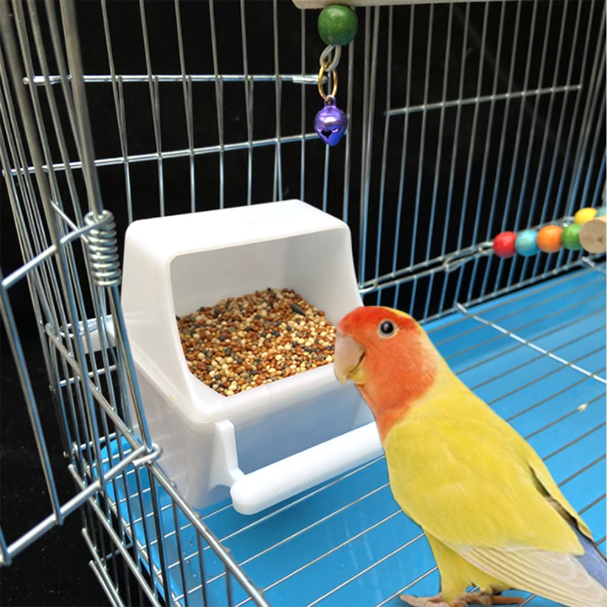 Yamibobo Wiszące karmniki dla ptaków do klatki, plastikowy pojemnik na żywność o dużej pojemności z okoniem na koń Cockatiel Conure papuga