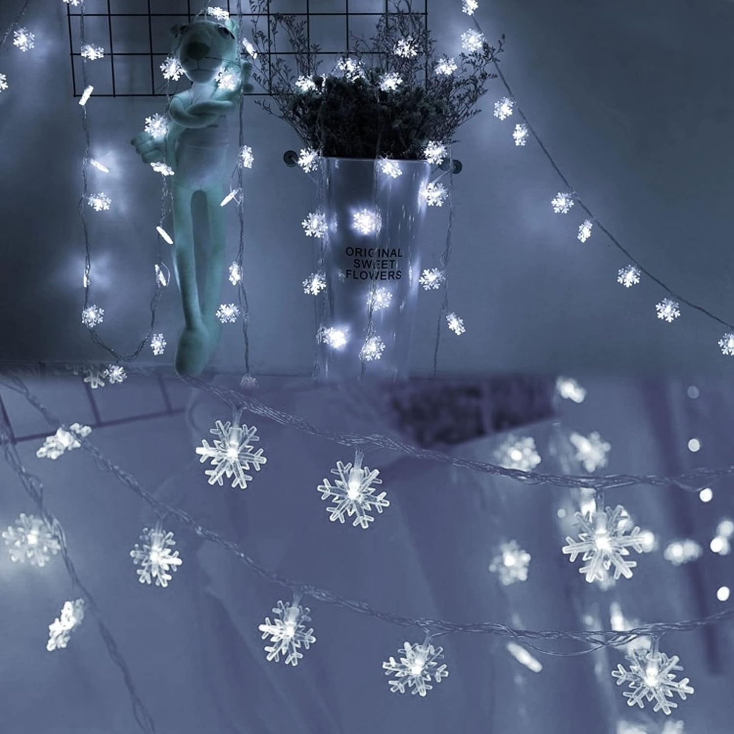 Dazzle Bright Christmas Snowflakes String Lights, 100 LED 49FT Waterproof Christmas Lights Plug in with 8 Modes for Indoor Outdoor Holiday Wedding Party Xmas Tree Garden Decorations (White)