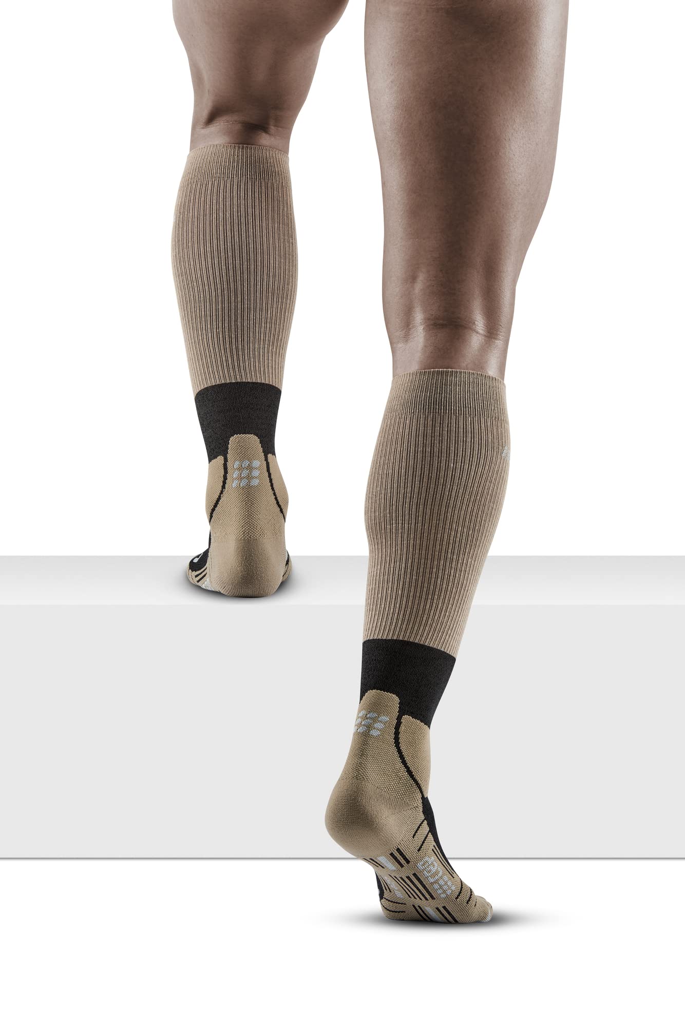 CEP – HIKING MERINO SOCKS REDESIGN für Herren | Knielange Wandersocken mit Kompression | Trekkingsocken für optimale Trittsicherheit in Sand/Grey | Größe IV | L
