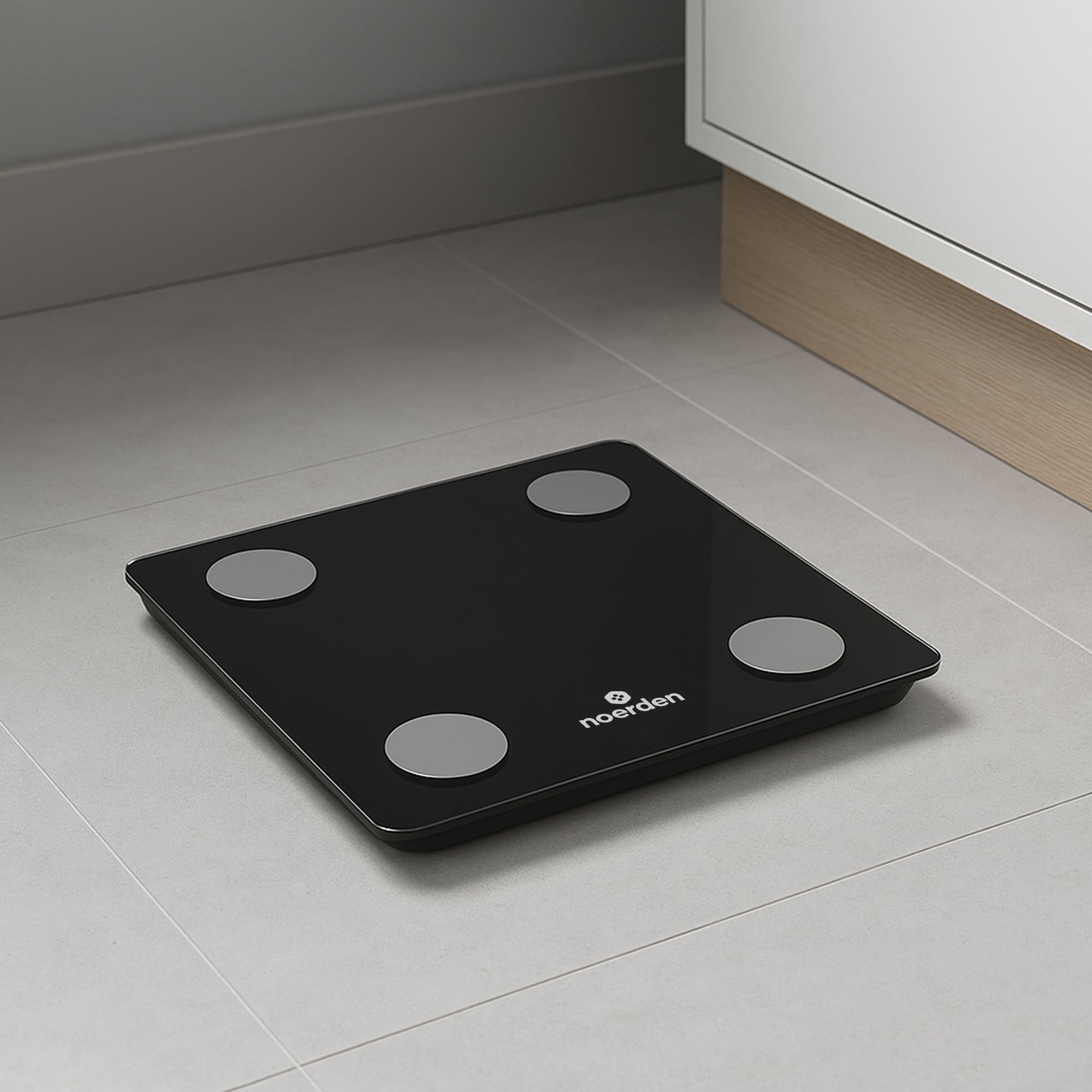 NOERDEN - Báscula Inteligente VITA - Báscula de Peso Corporal - Tecnología Step-On, Bluetooth, Pantalla LED y Vidrio Templado - Analiza 13 Métricas Corporales - Negro