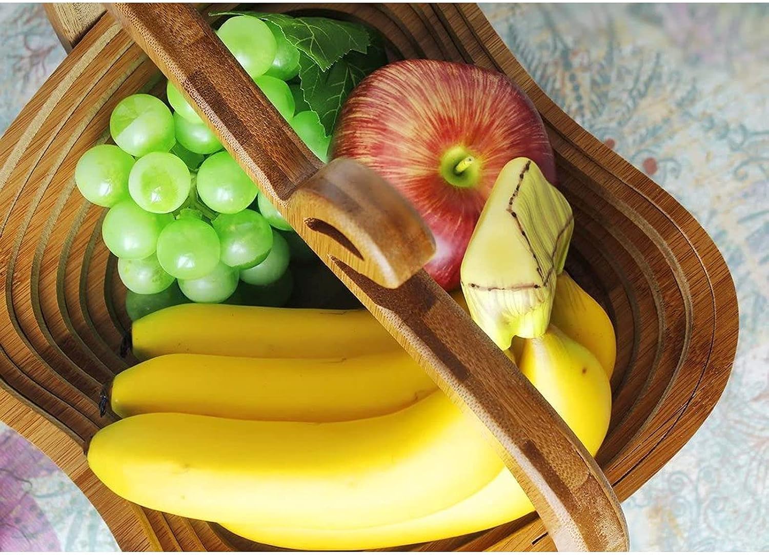 Juvale Fake Fruit Bananas - Artificial Fruit Plastic Bananas Still Life Paintings, Storefront Decoration, Kitchen Decor, Yellow, 7 x 5.5 x 3.5 inches
