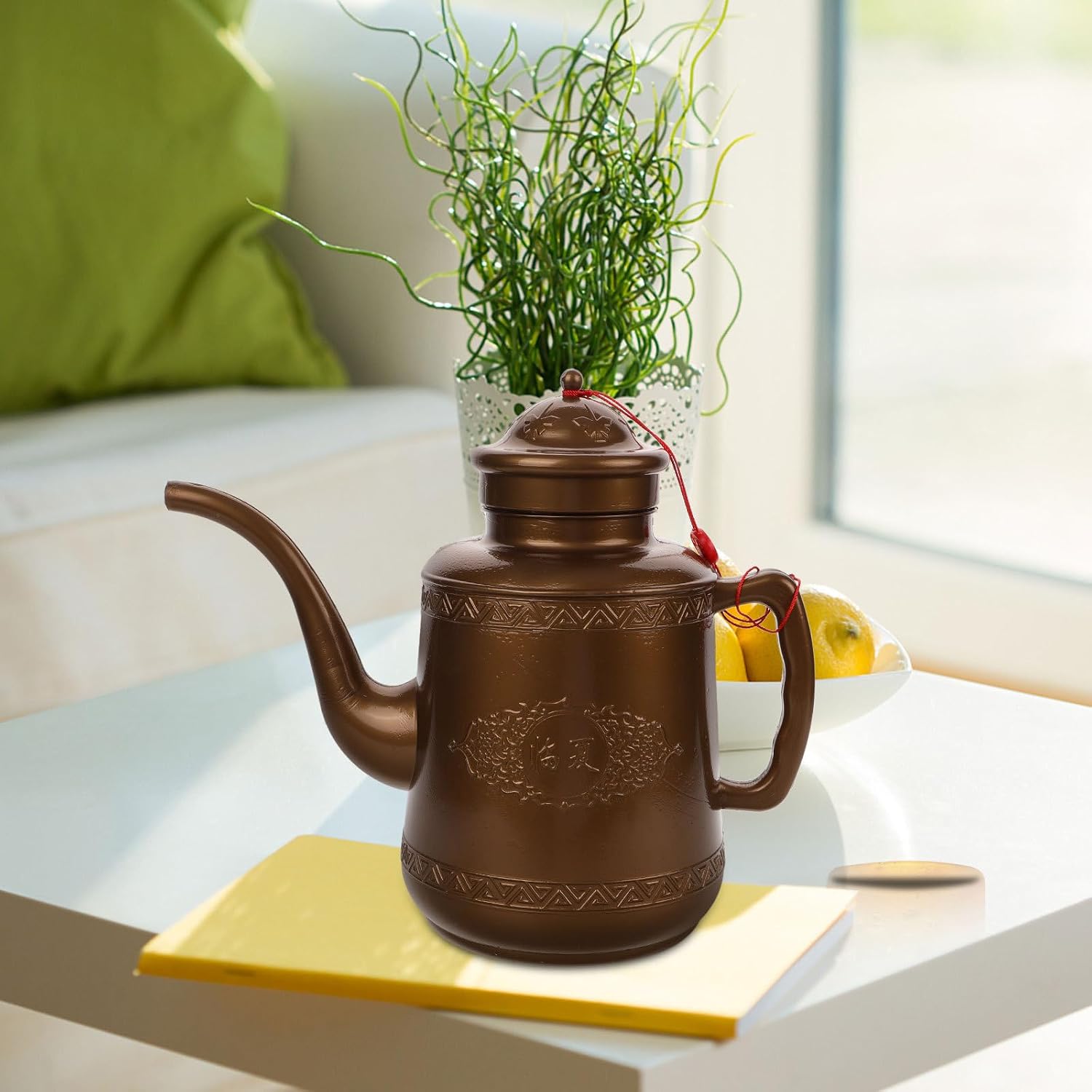 L Plastic Juice Pitcher with Lid and Long Pouring Spout