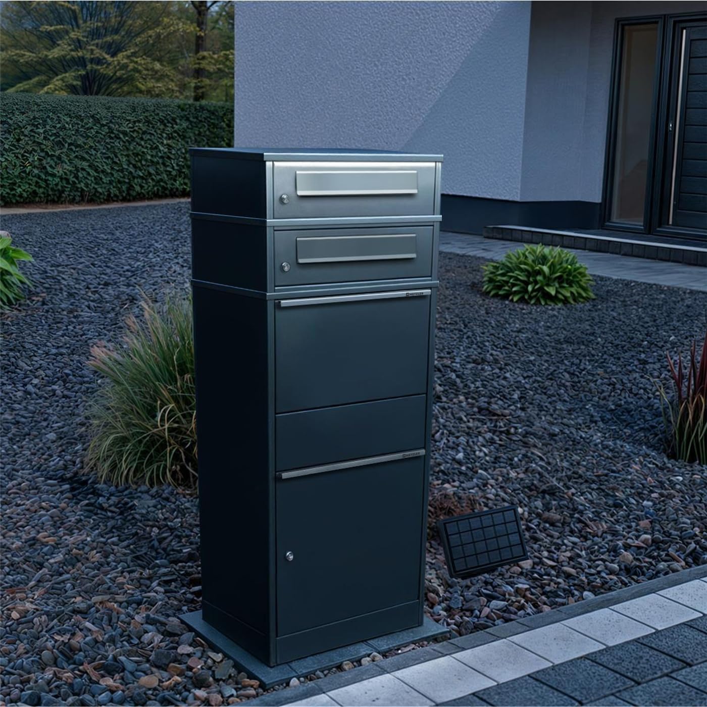 Metzler Paketbox freistehend mit LED-Solarbeleuchtung und abschließbaren Fächern in Anthrazit RAL 7016, wetterfest und rostfrei für kontaktlose Zustellung im Außenbereich, Edelstahl, Postkasten groß