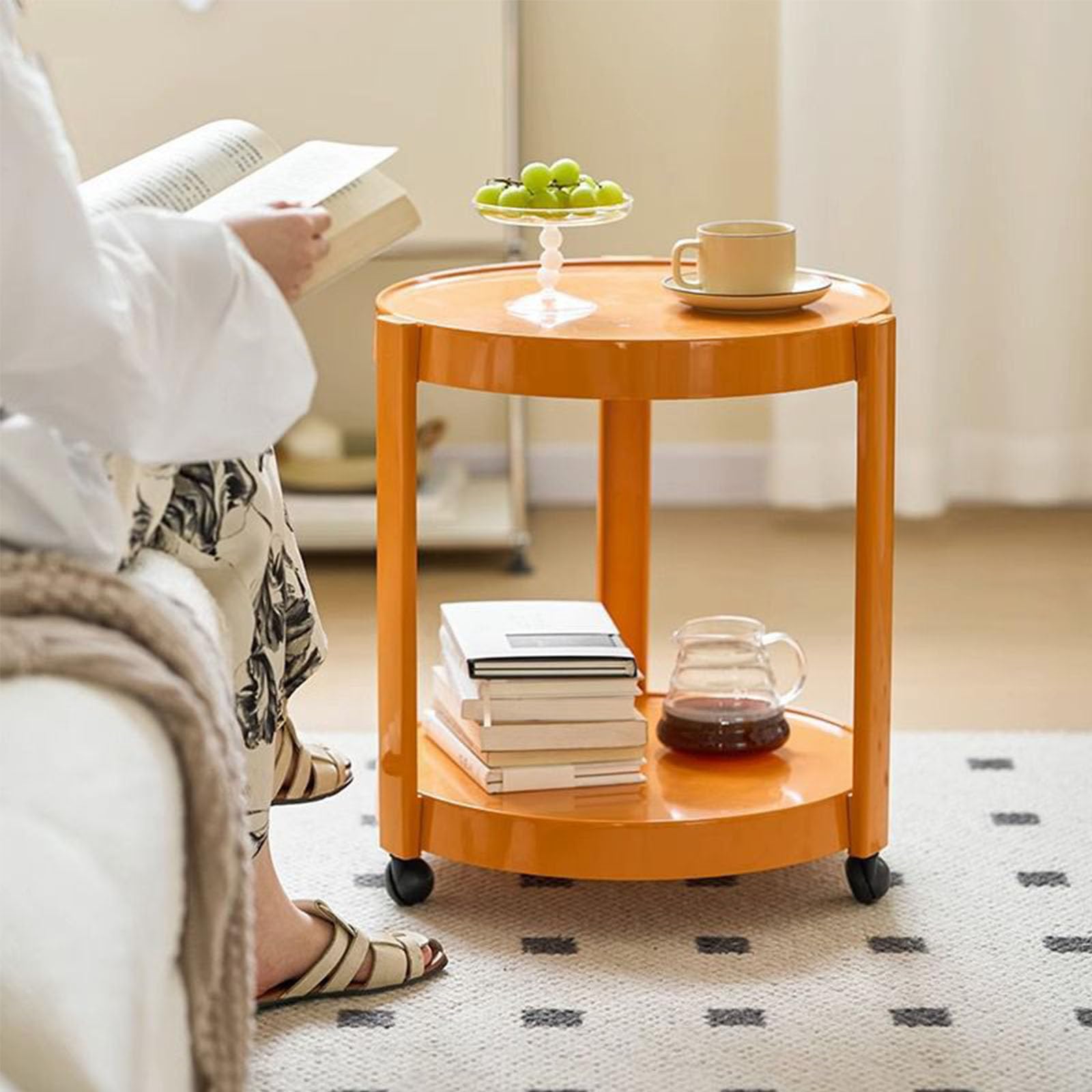 Table basse de salon ronde blanche et jaune aux finitions soignées
