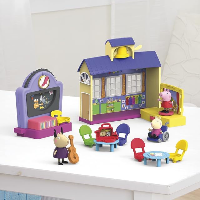 Foto 2 de 4 de Peppa Pig Peppa’s Adventures Peppa's School Playgroup Preschool Toy, with Speech and Sounds, for Ages 3 and Up