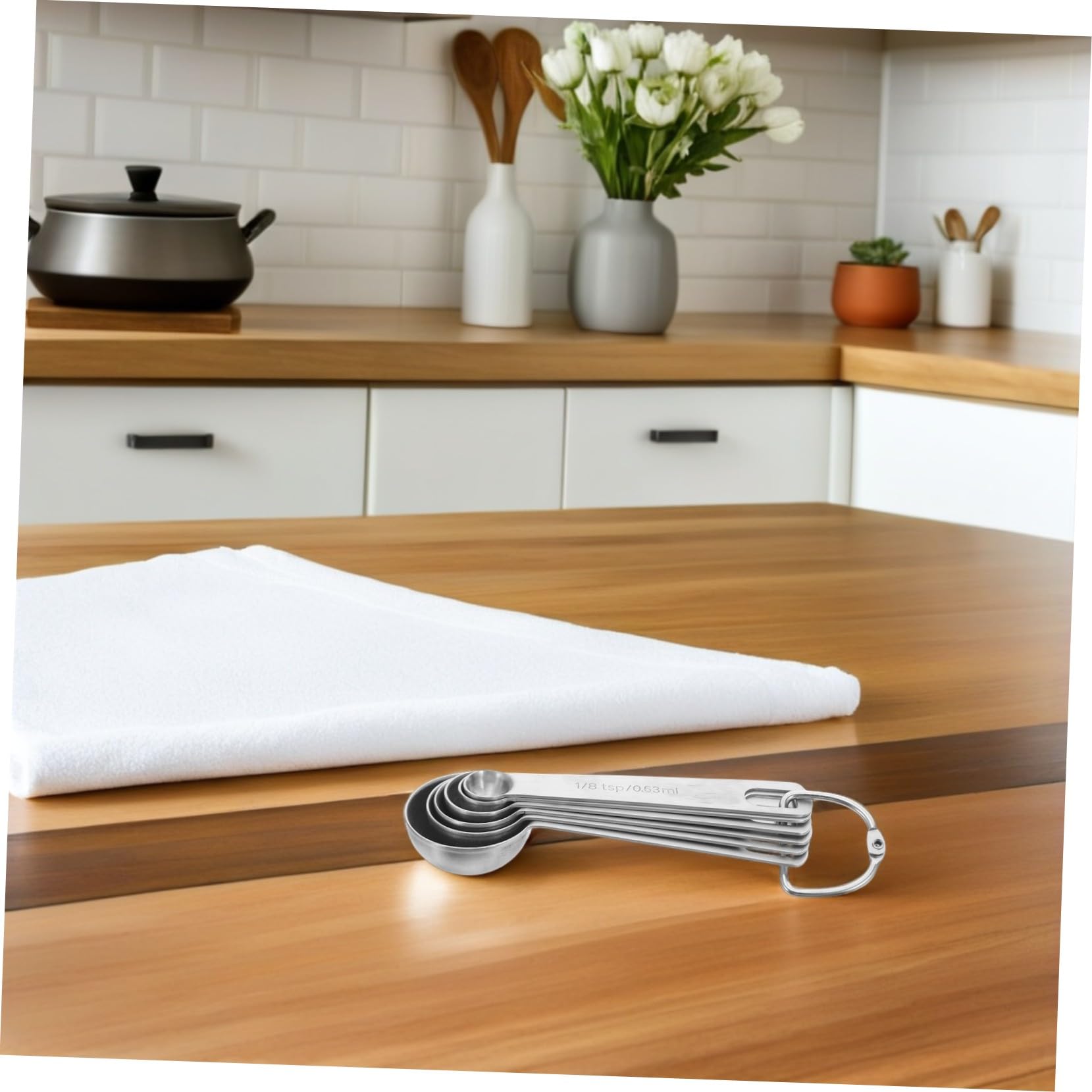 2 Sätze Edelstahl Messbecher und Messlöffel Set mit Komfortgriff und Aufhängeloch Präzise Küchenmesser für Trockene und Flüssige Zutaten zum Backen und Kochen