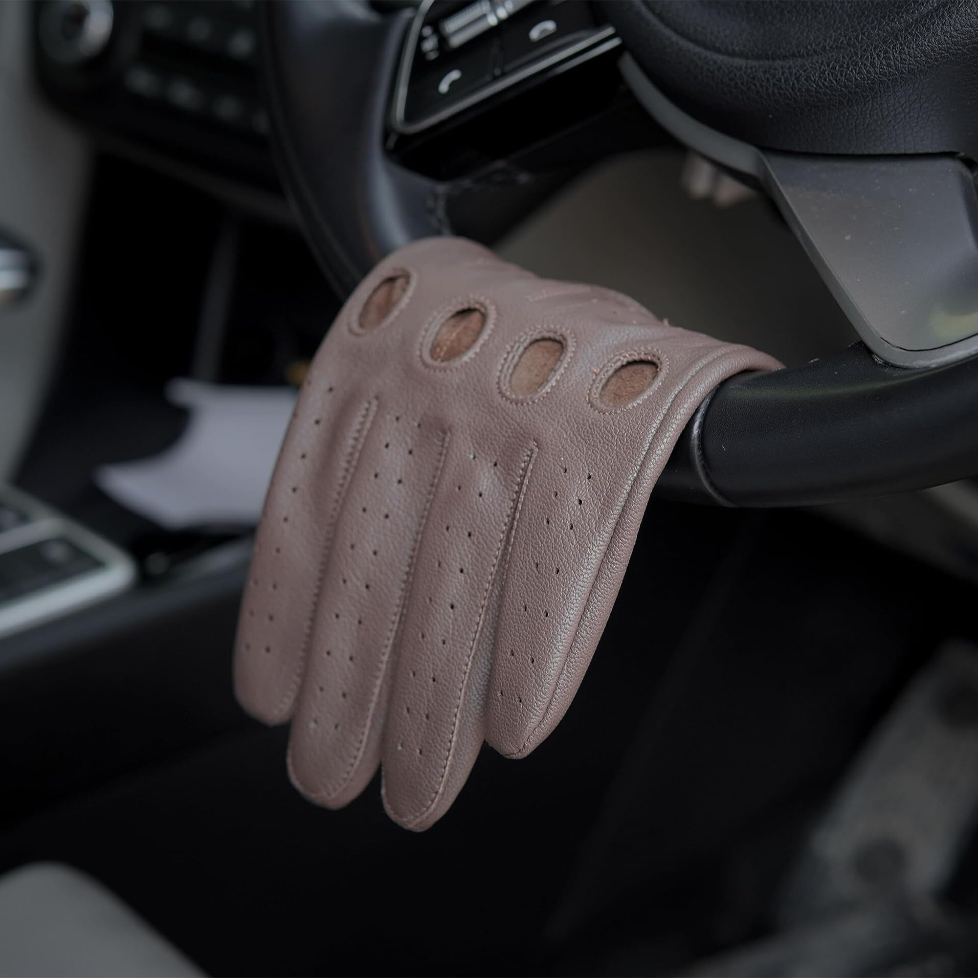 Leatherick Driving Gloves Men - Guantes de conducción suaves y perforados con orificios para respirar en los nudillos, ideales para el aire libre y los viajes