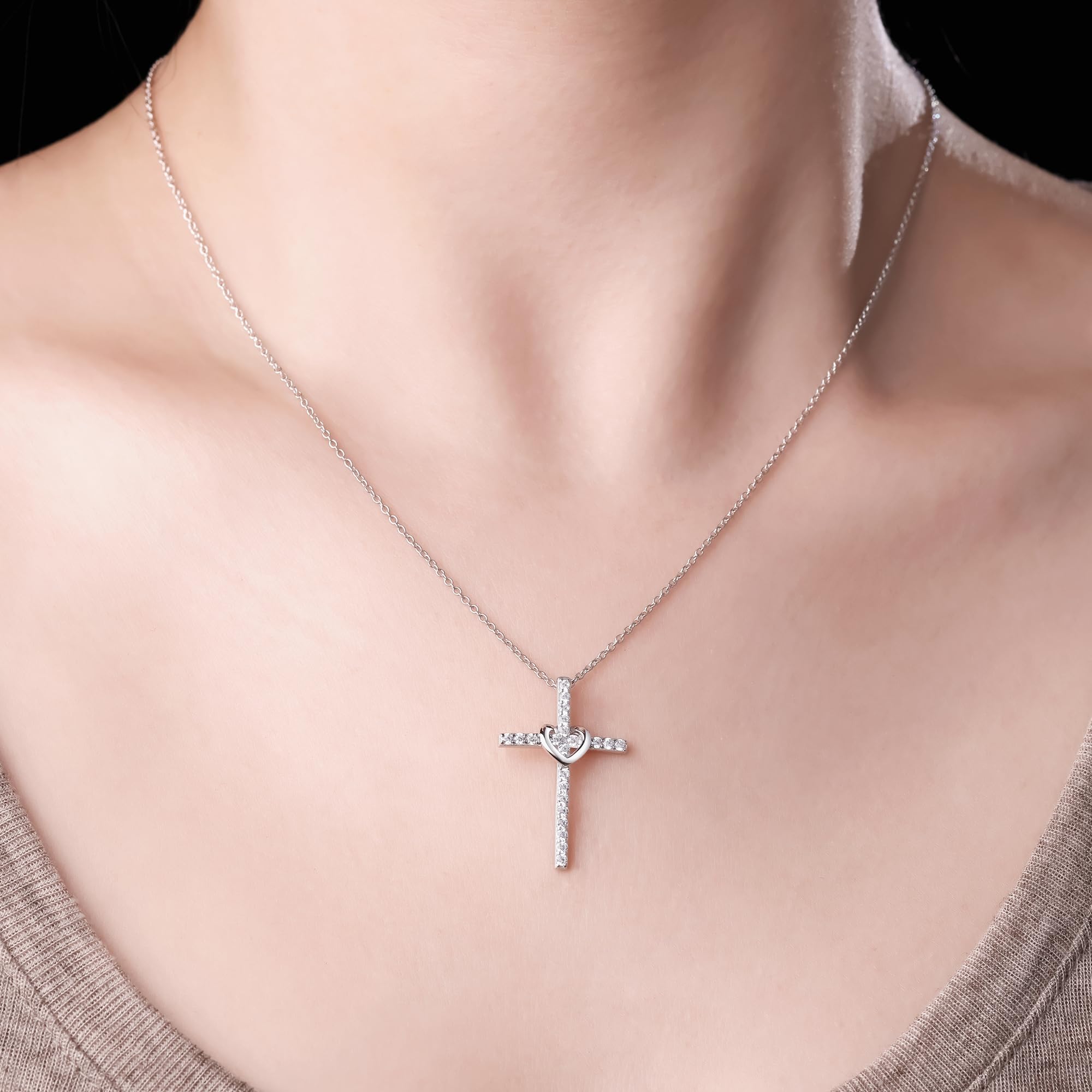 QUADRI 925 Sterling Silber Damen Kreuz Halskette - Rosenkranz oder großes Kreuz und Herz-Halskette 45 + 5 cm - Eleganter und einfacher Schmuck für Mutter Geschenk Mutter Freundin Schwester