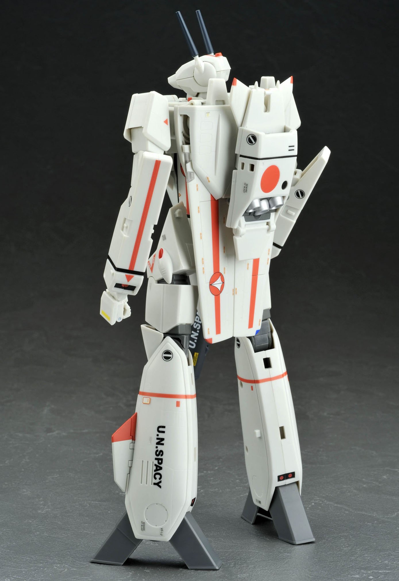 超時空要塞マクロス VF-1J バルキリー 一条輝機 1/60 完全変形 ボリューム満点！ 「1/60 完全変形 VF-1Jアーマードバルキリー