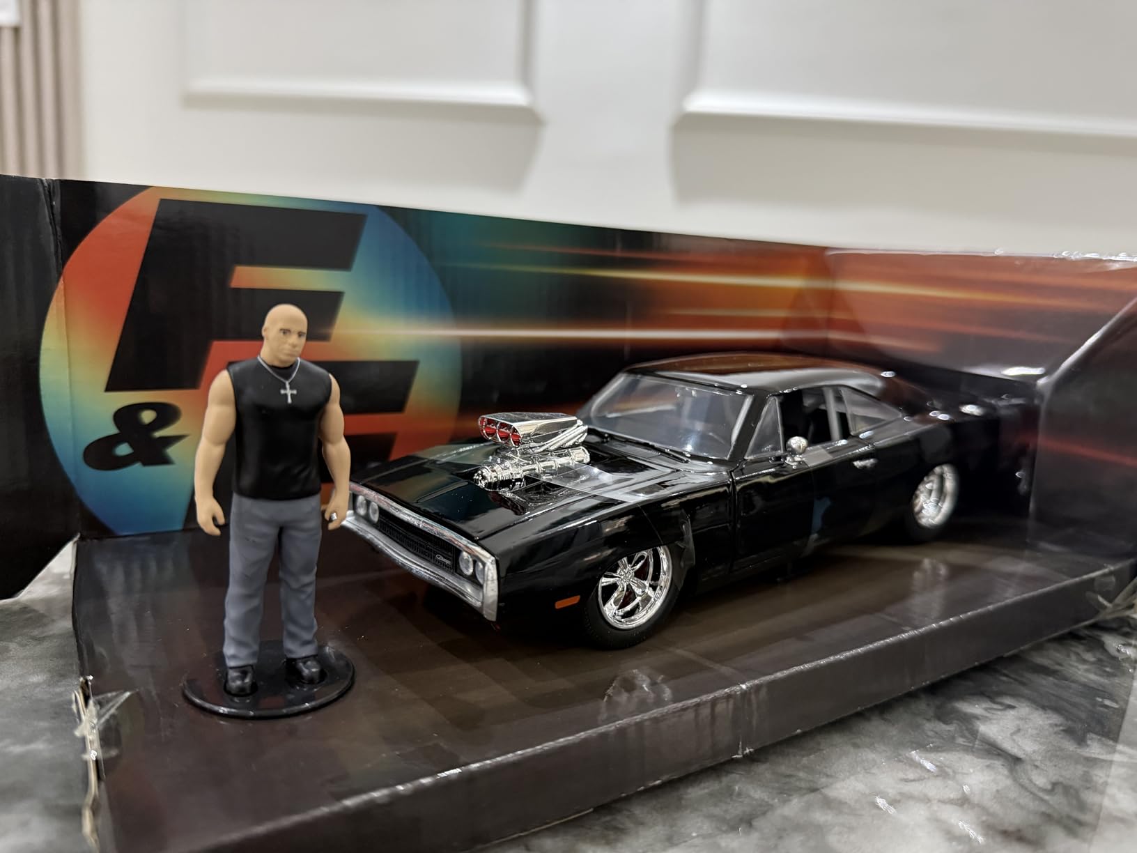 Dodge Charger Fast and Furious avec figurine Dom Toretto Jadatoys 1/24° – Les Miniatures